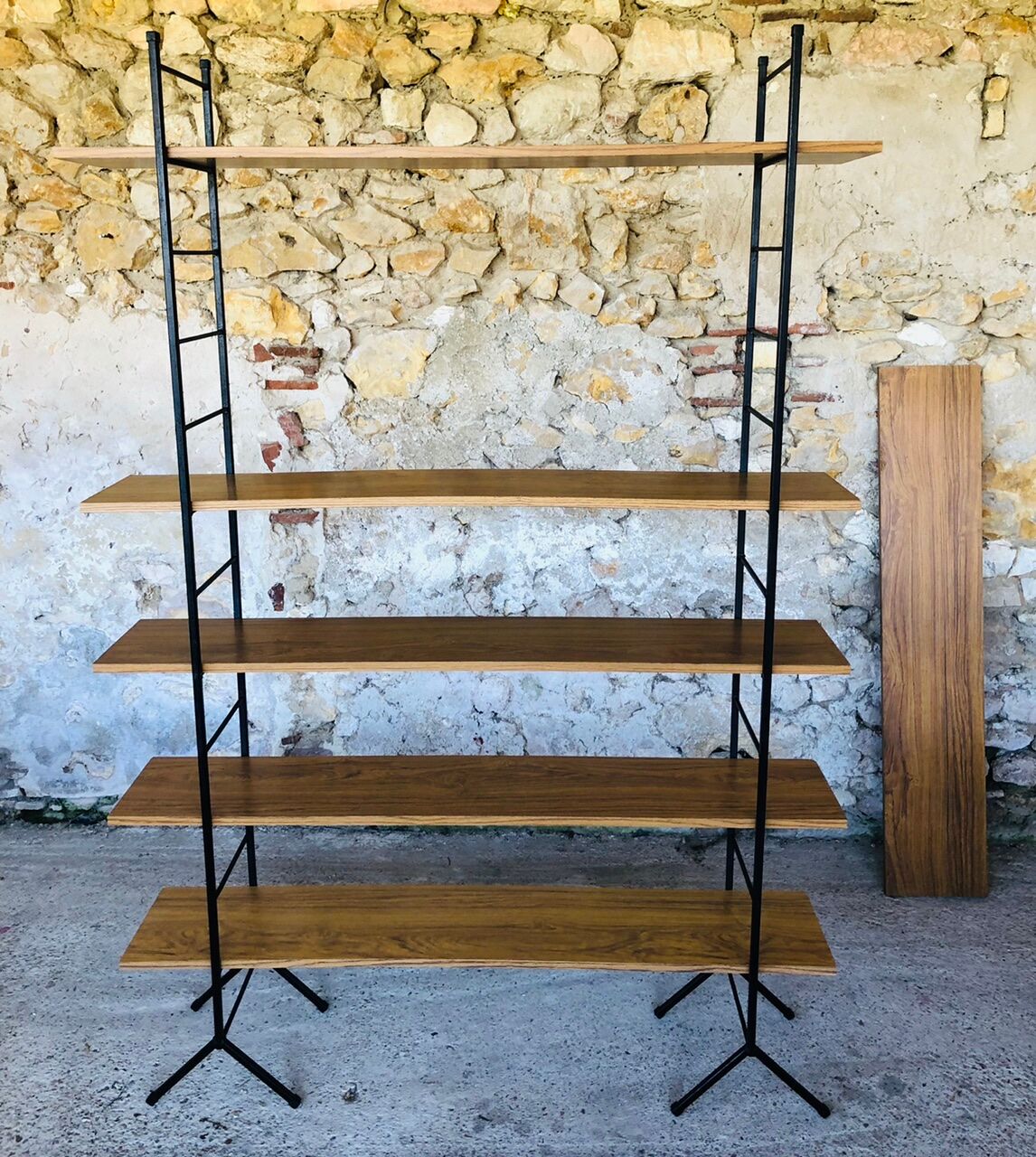 Wall system has 6 Scandinavian modular shelves