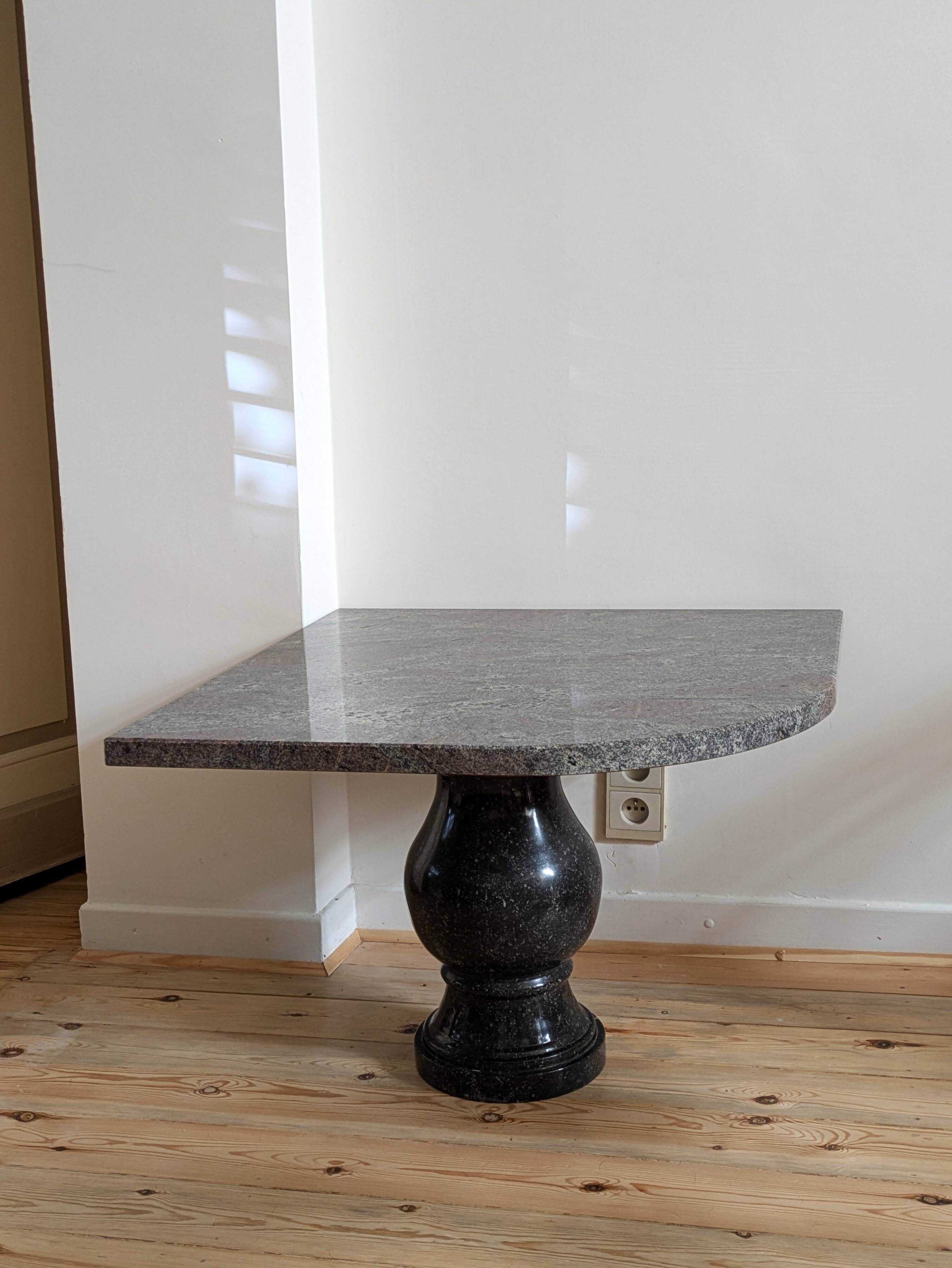 Table d'angle en granit