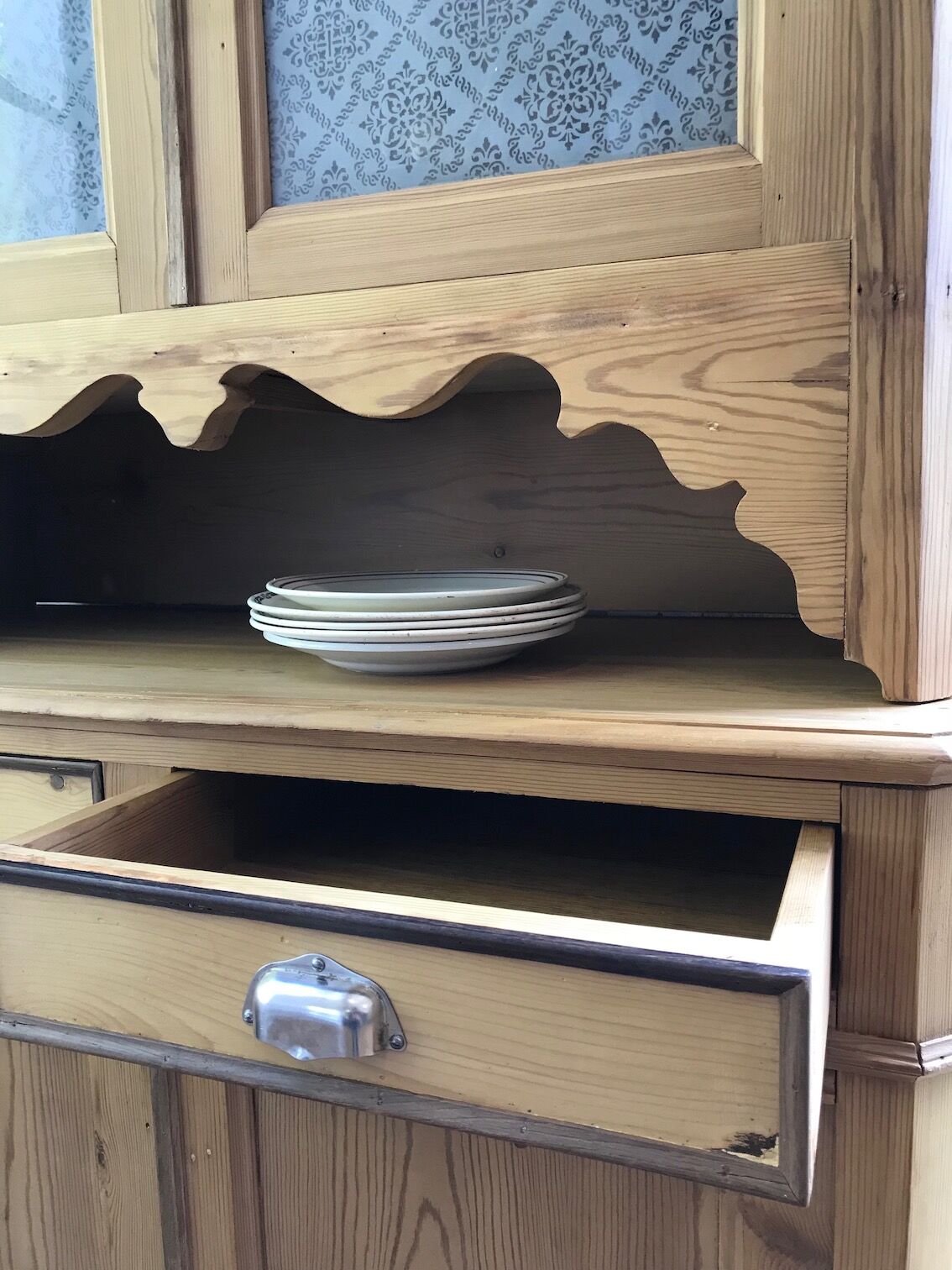 Buffet two bodies in raw pine