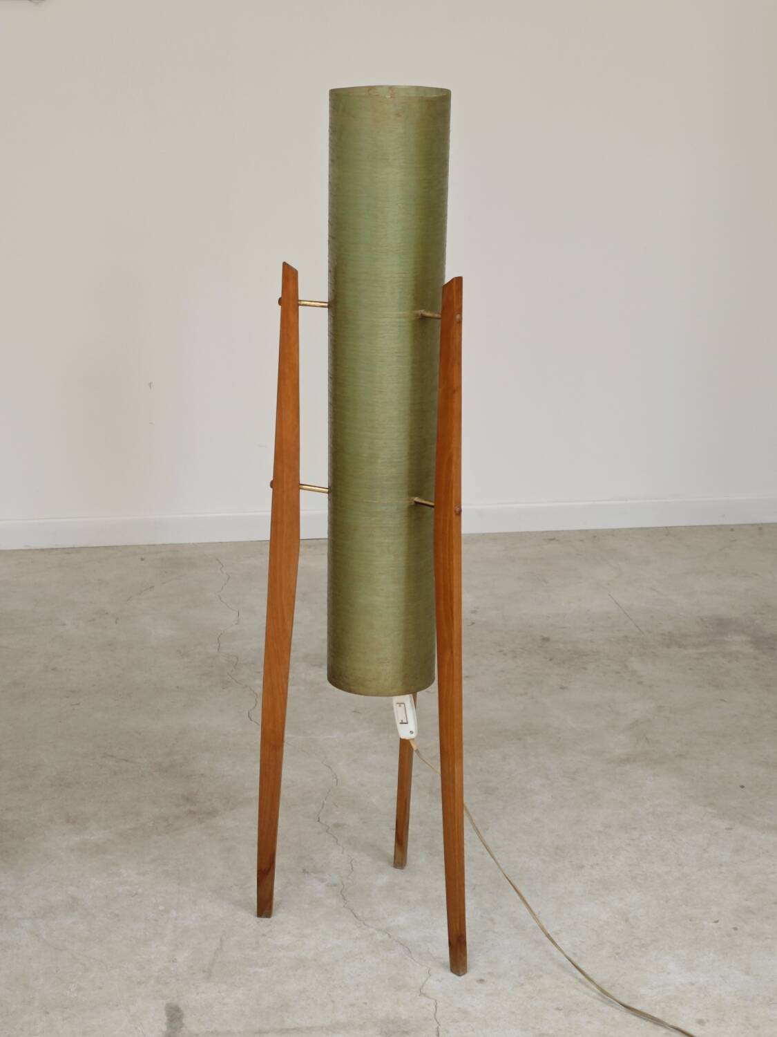 Rocket green floor lamp by Novoplast fiber and wood 1960