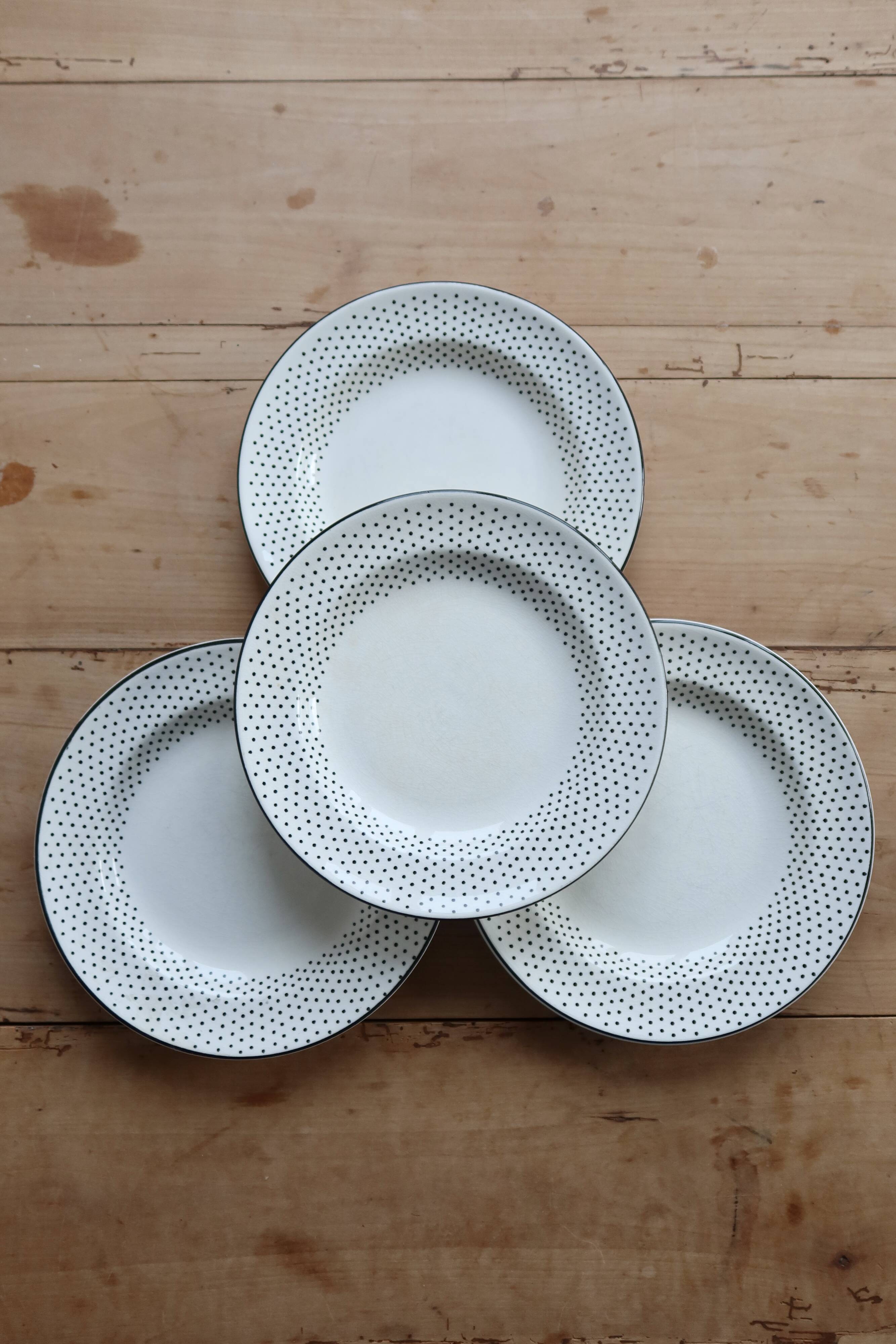 4 vintage flat plates from Gien – Black polka dot pattern