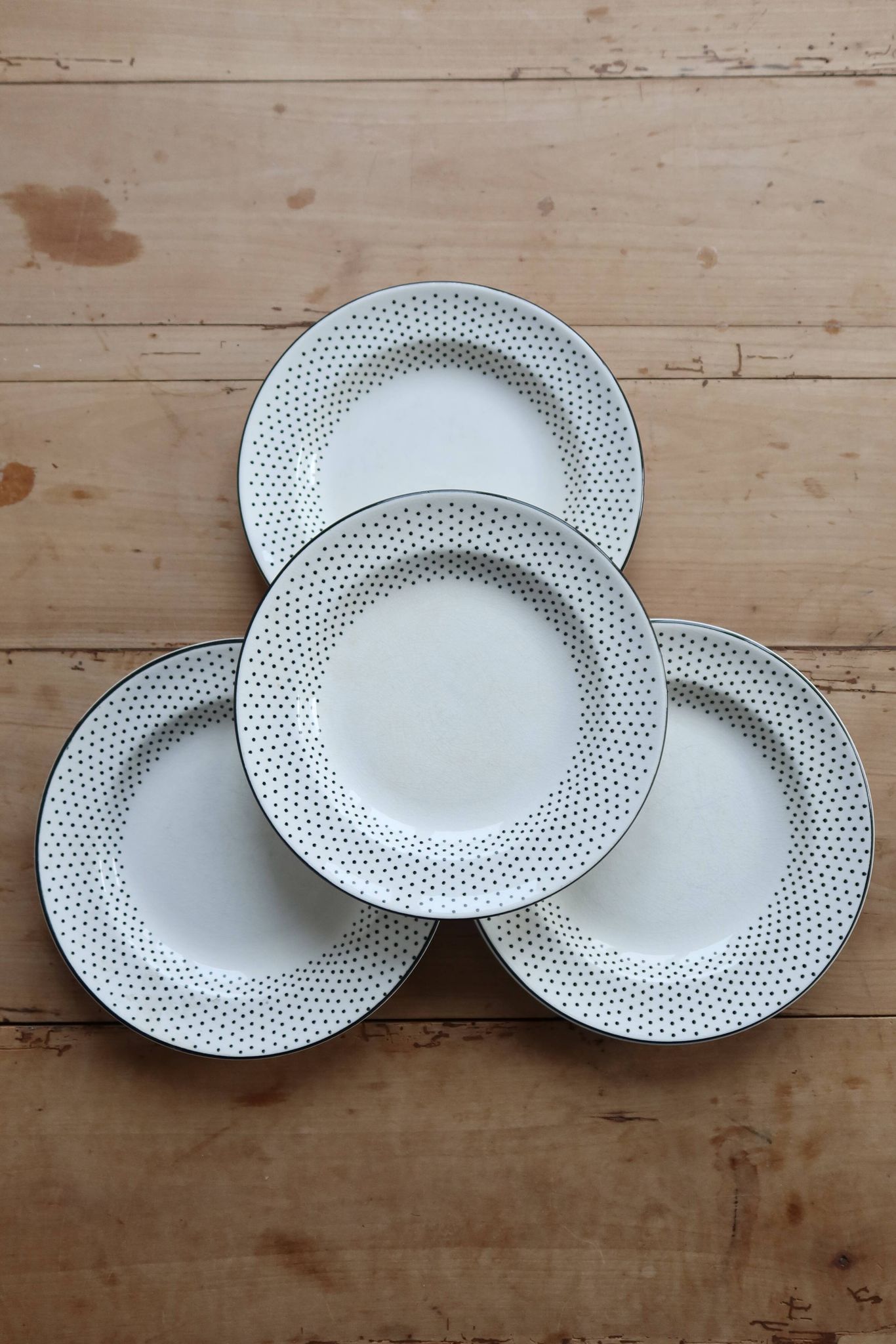 4 assiettes plates vintage faïence de Gien – Motif pois noirs