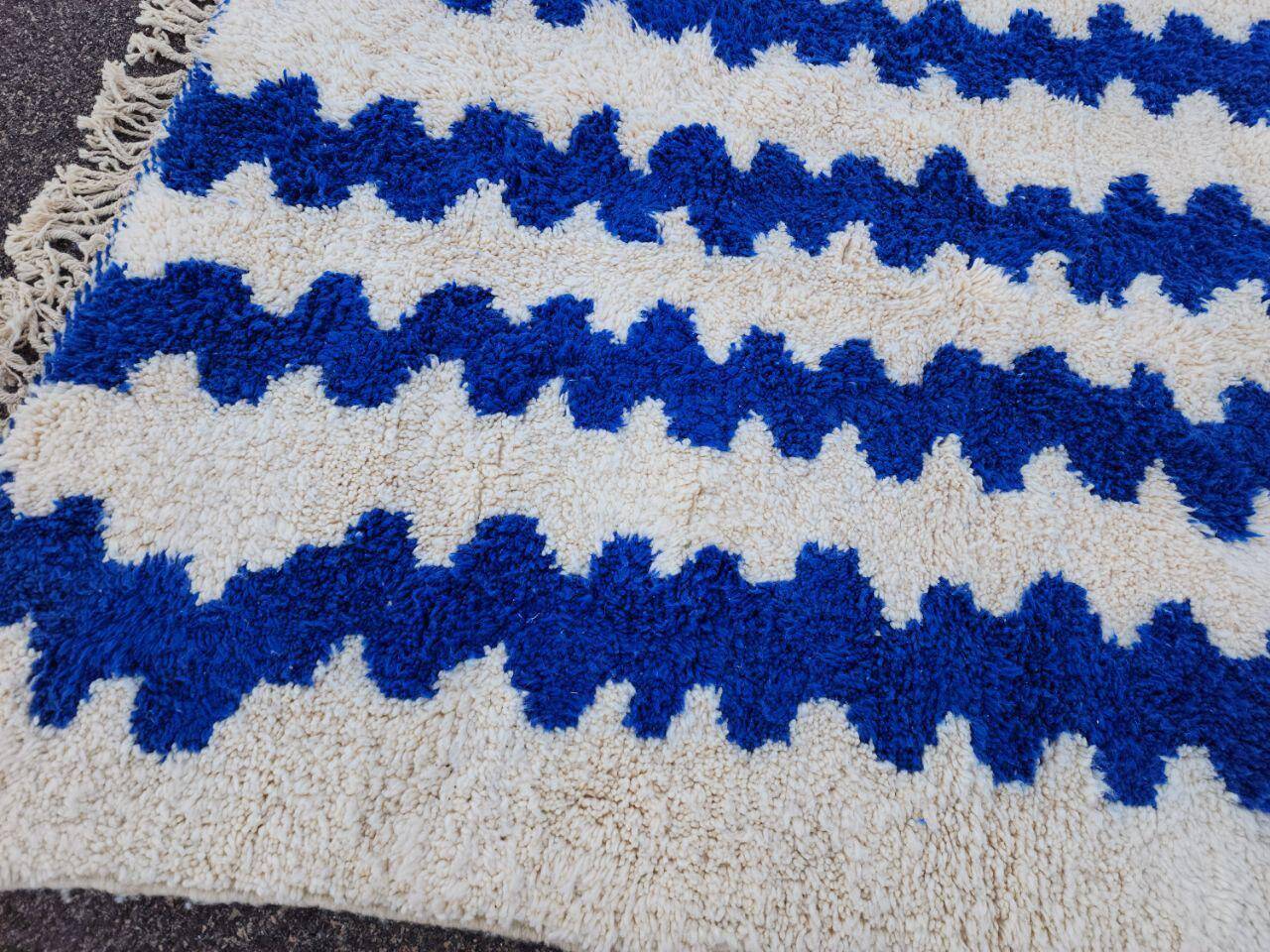 Traditional wool rug Morocco 3 x 2 m
