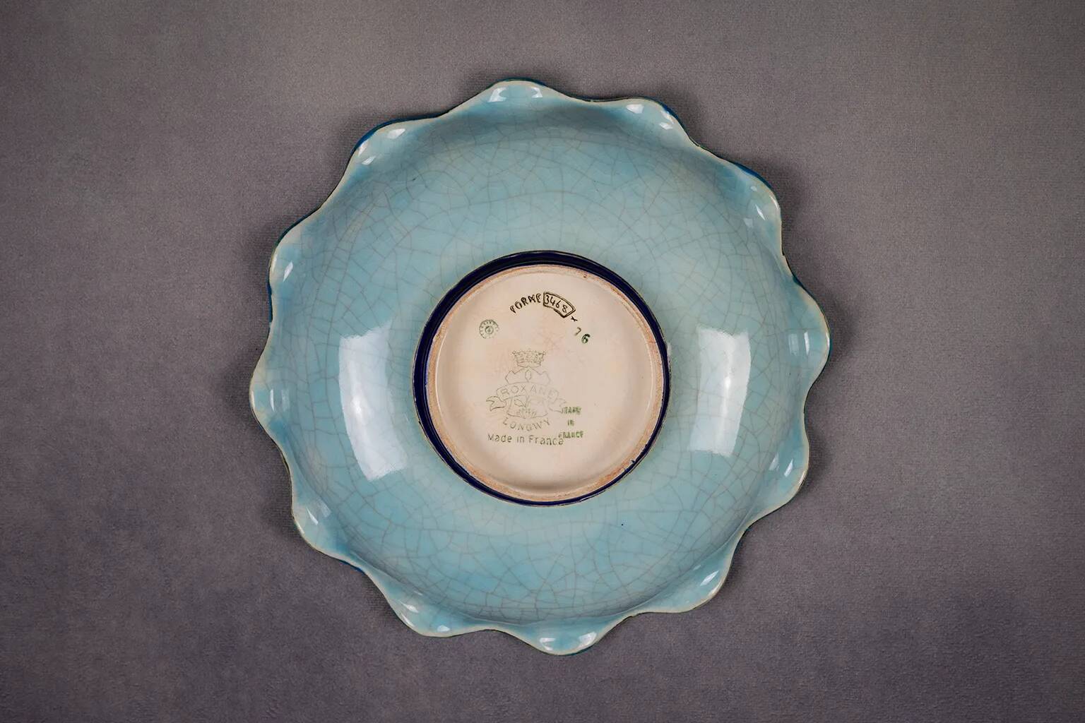 Longwy coupe model Roxane – Floral enamels on a crackled turquoise background