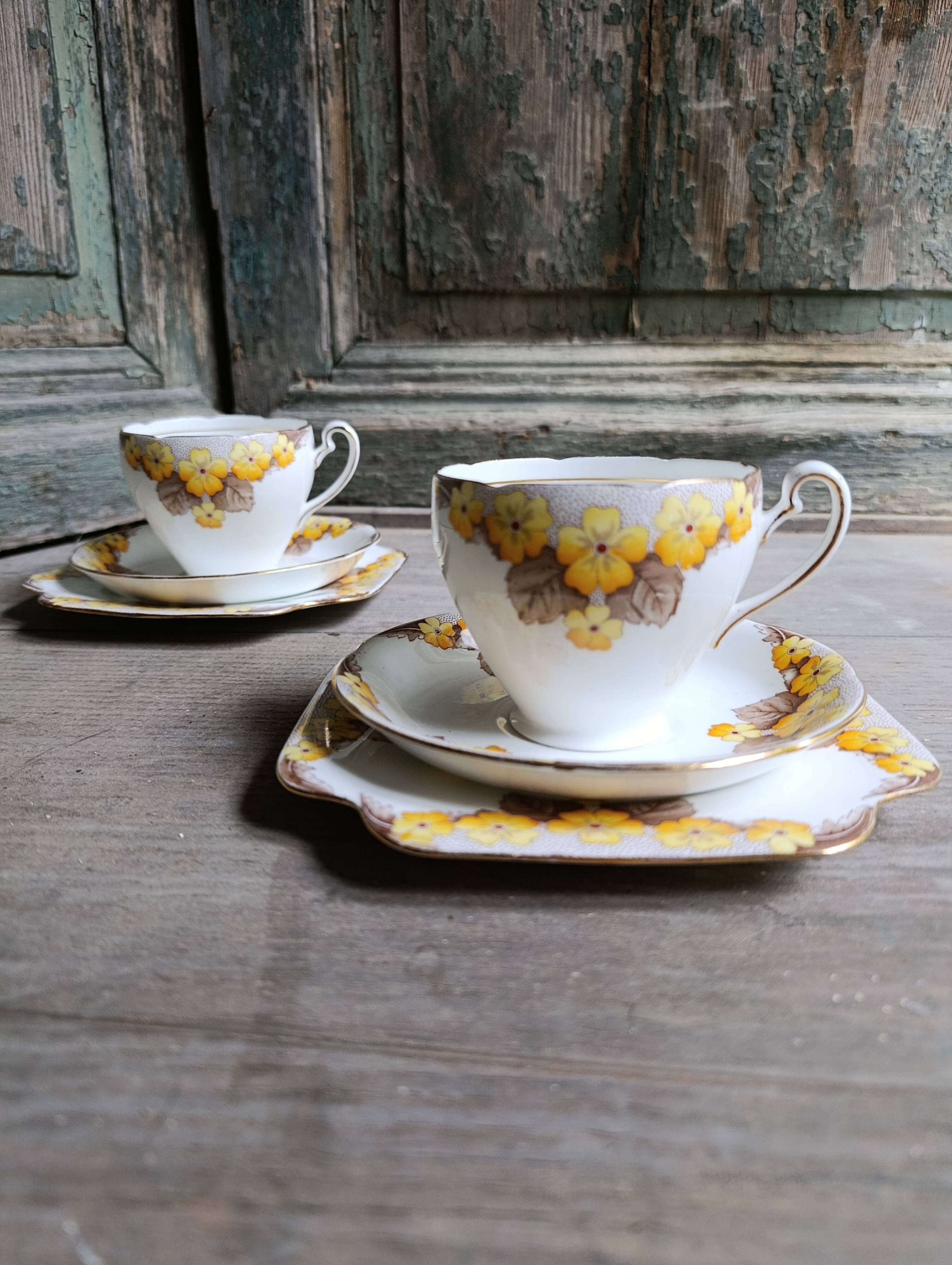 Set of two Caversham trios (cup, saucer and squared plate) , England, 1940s