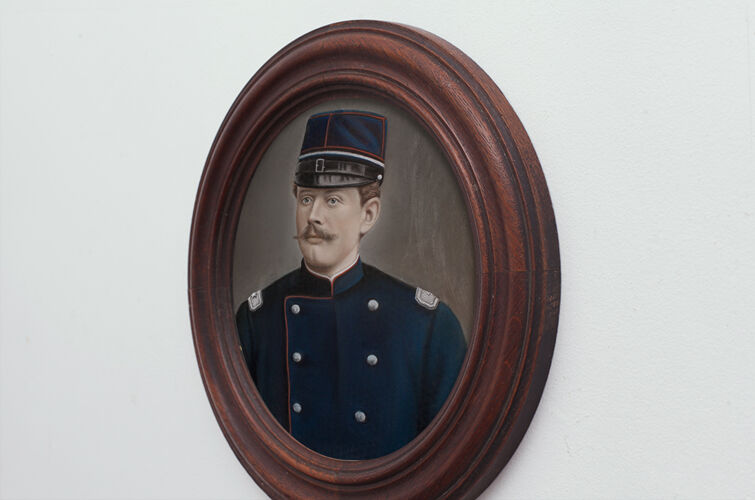 Portrait man in frame round wood