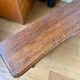 Banc en bois foncé