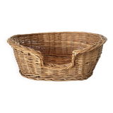 Woven wicker basket for cat or dog