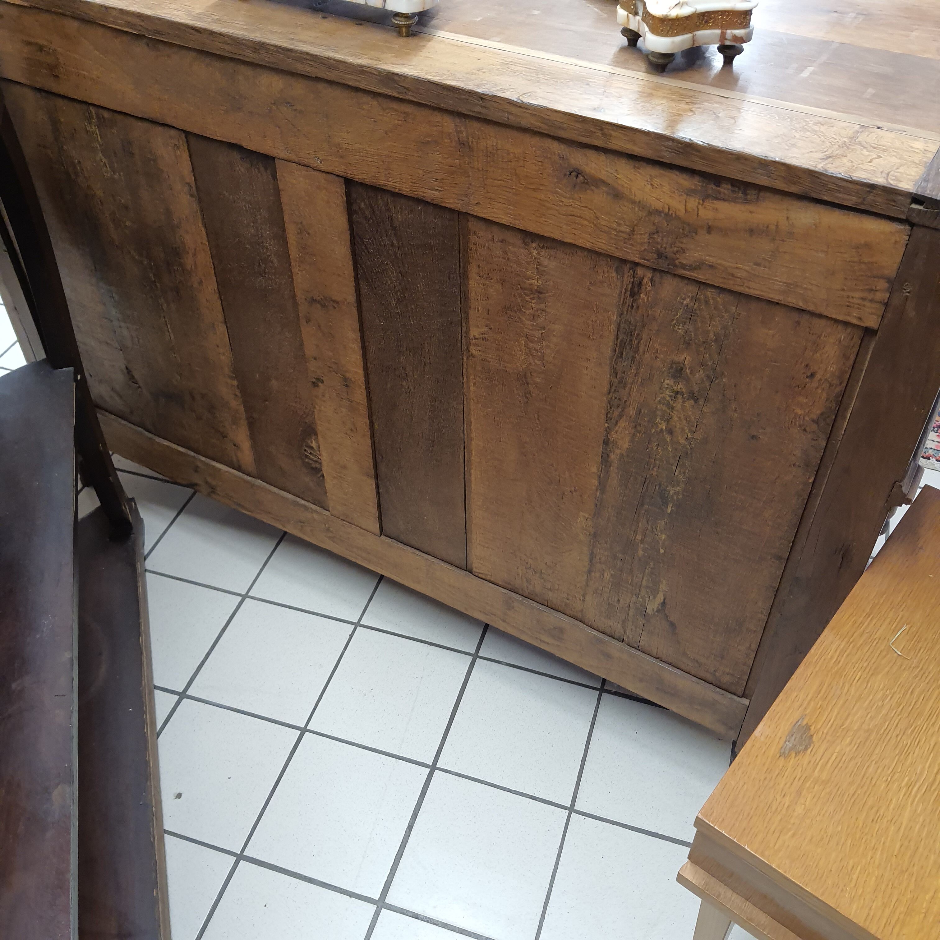 Louis XVI chest of drawers in Chene