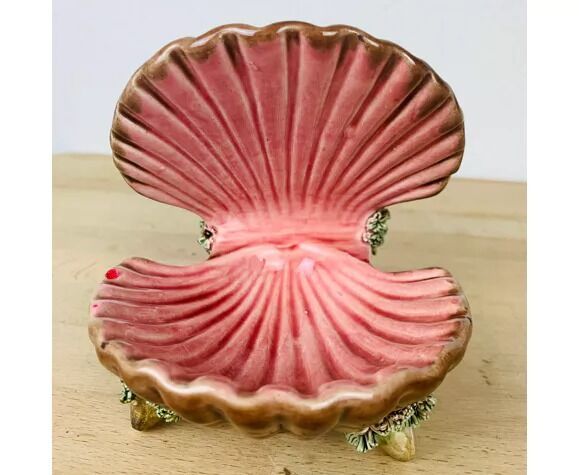 Empty pocket shell slip soap holder