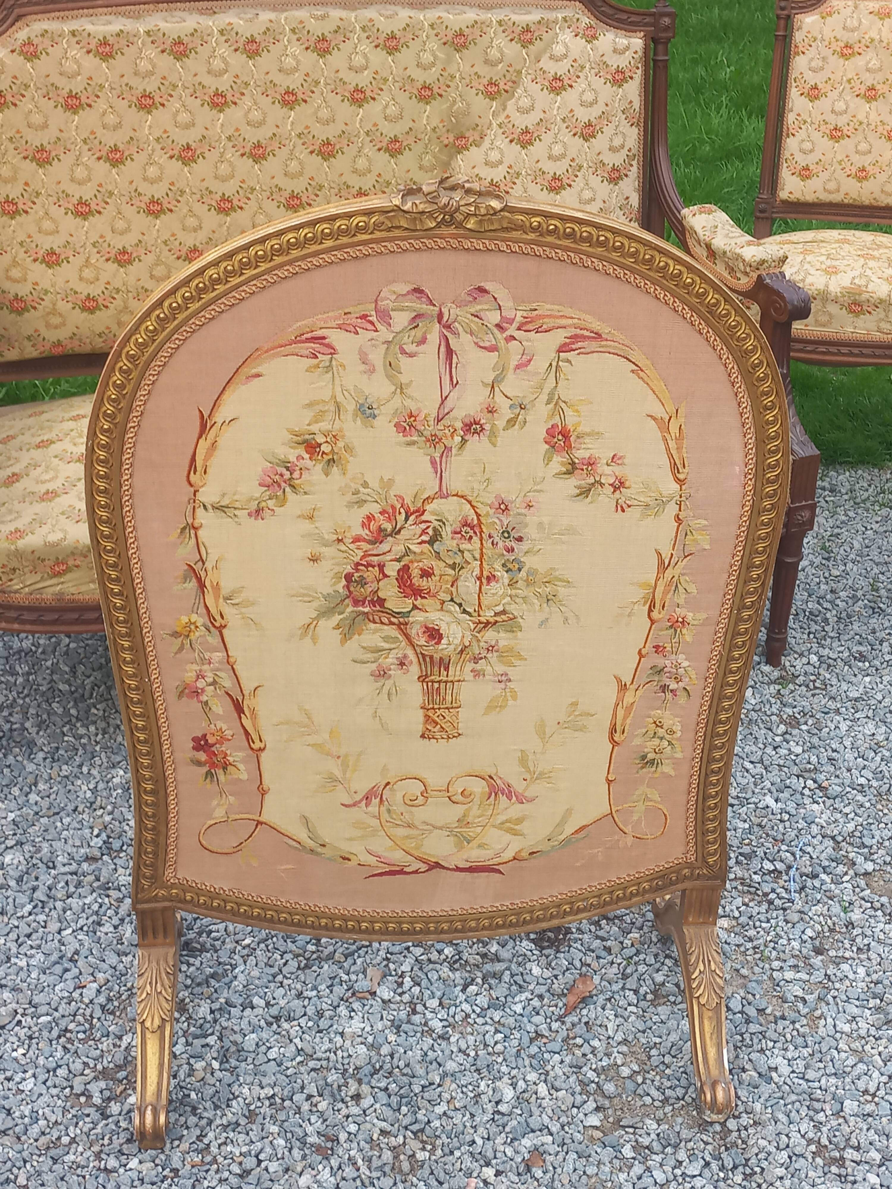 Golden wooden fireplace screen and Aubusson tapestry, 19th century.