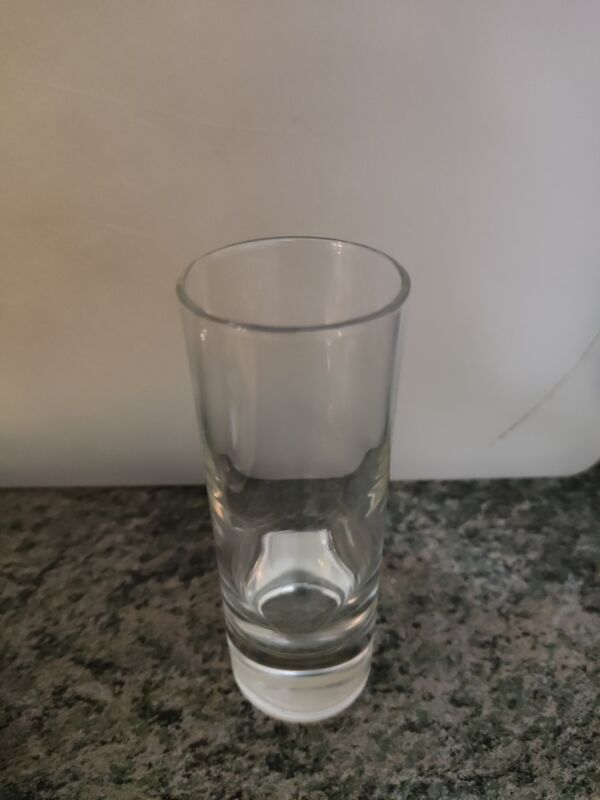 Service à vodka avec son support en métal