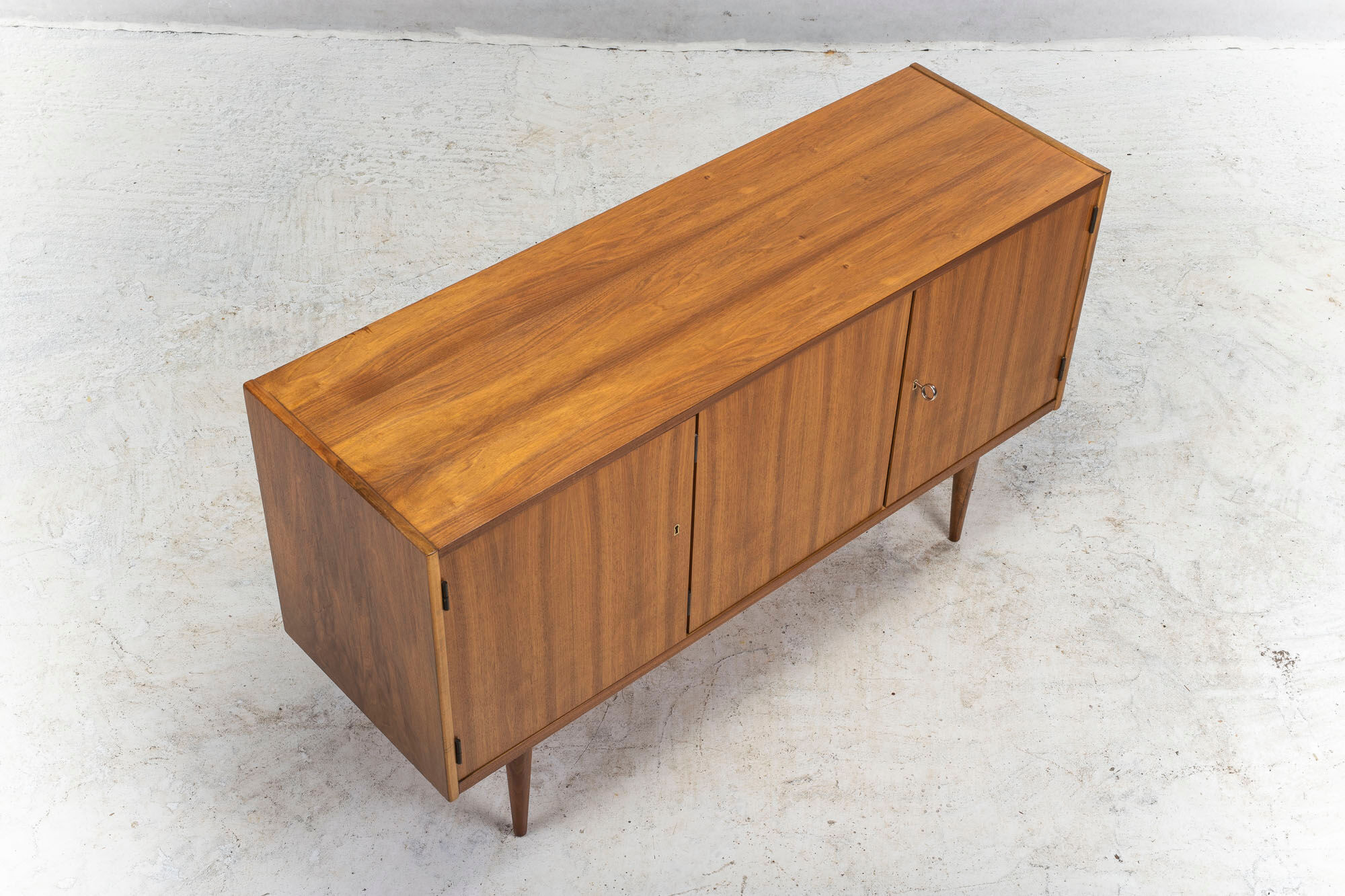 Enfilade en noyer, années 1960