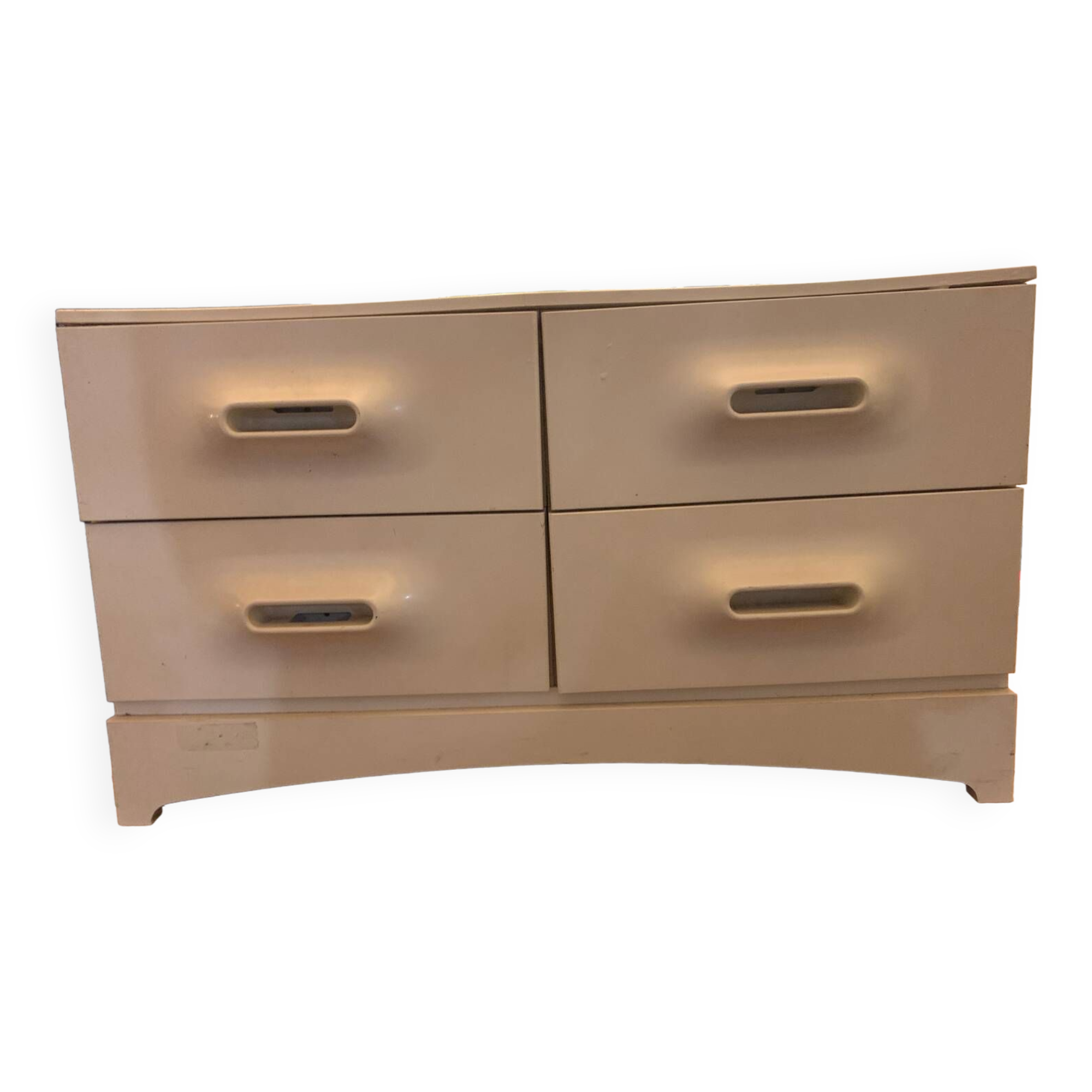 Plastic chest of drawers