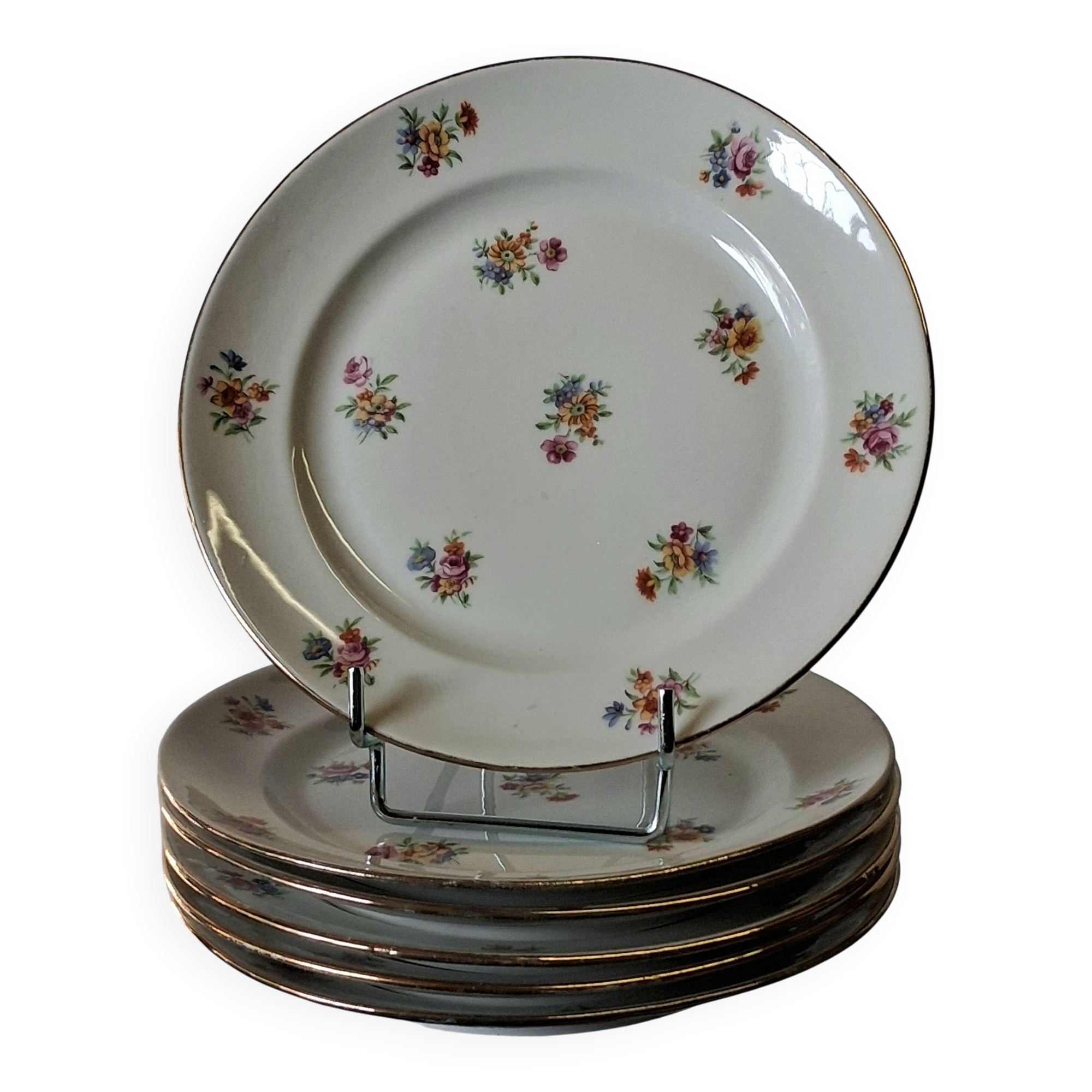 6 dessert plates in French porcelain in good condition.