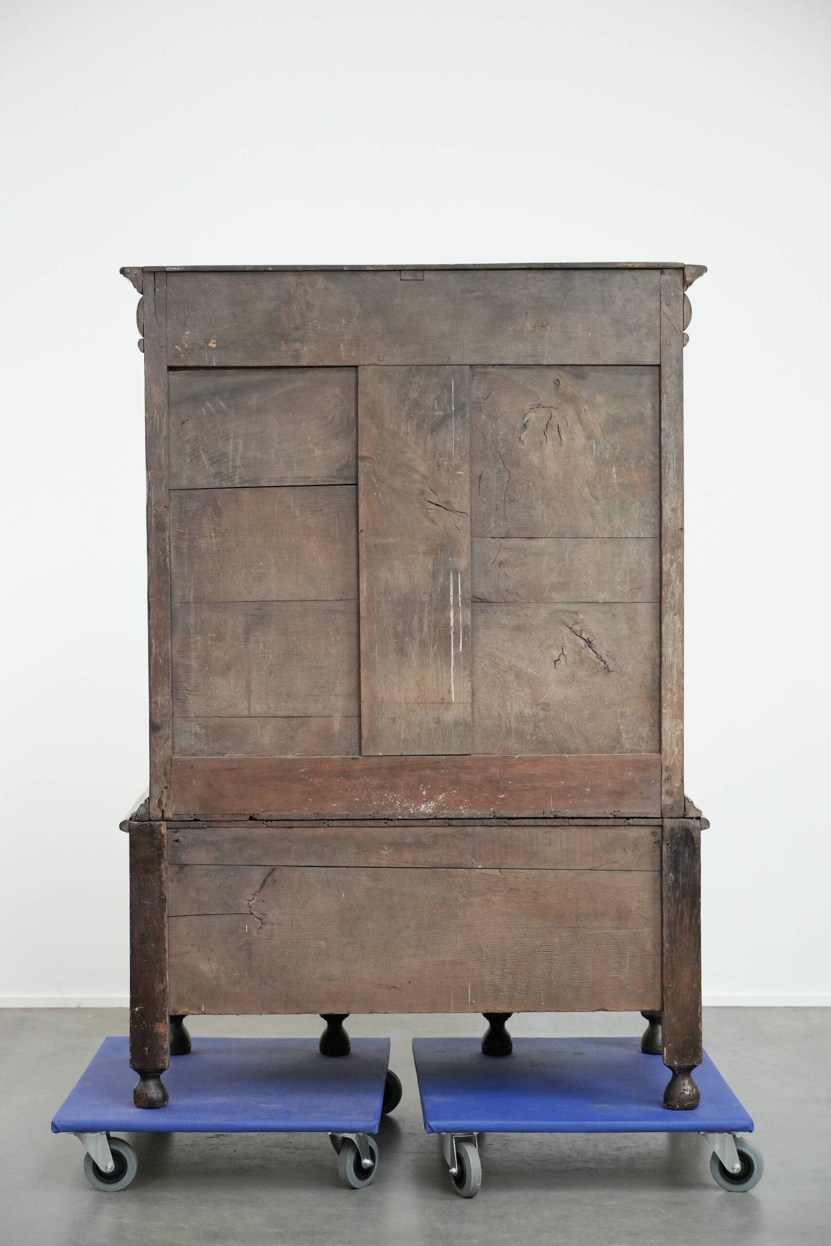 Unique commode anglaise antique du début du XVIIIe siècle