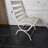 Ancien fauteuil de jardin en fer forgé et bois