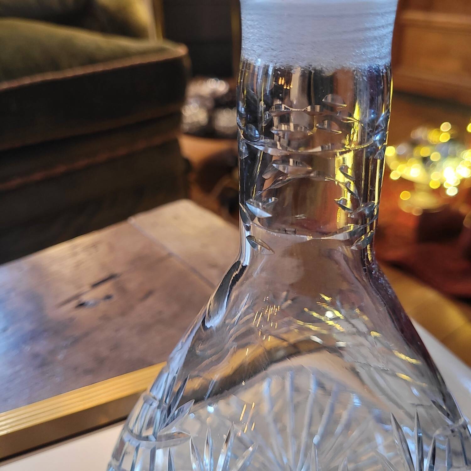 Carafe verre taillé, décor losangé & bouchon diamantaire 60's