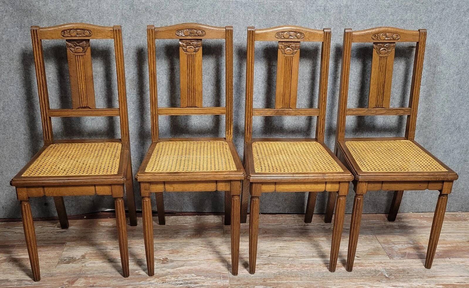 Série de 4 chaises époque Art Déco en chêne vers 1940