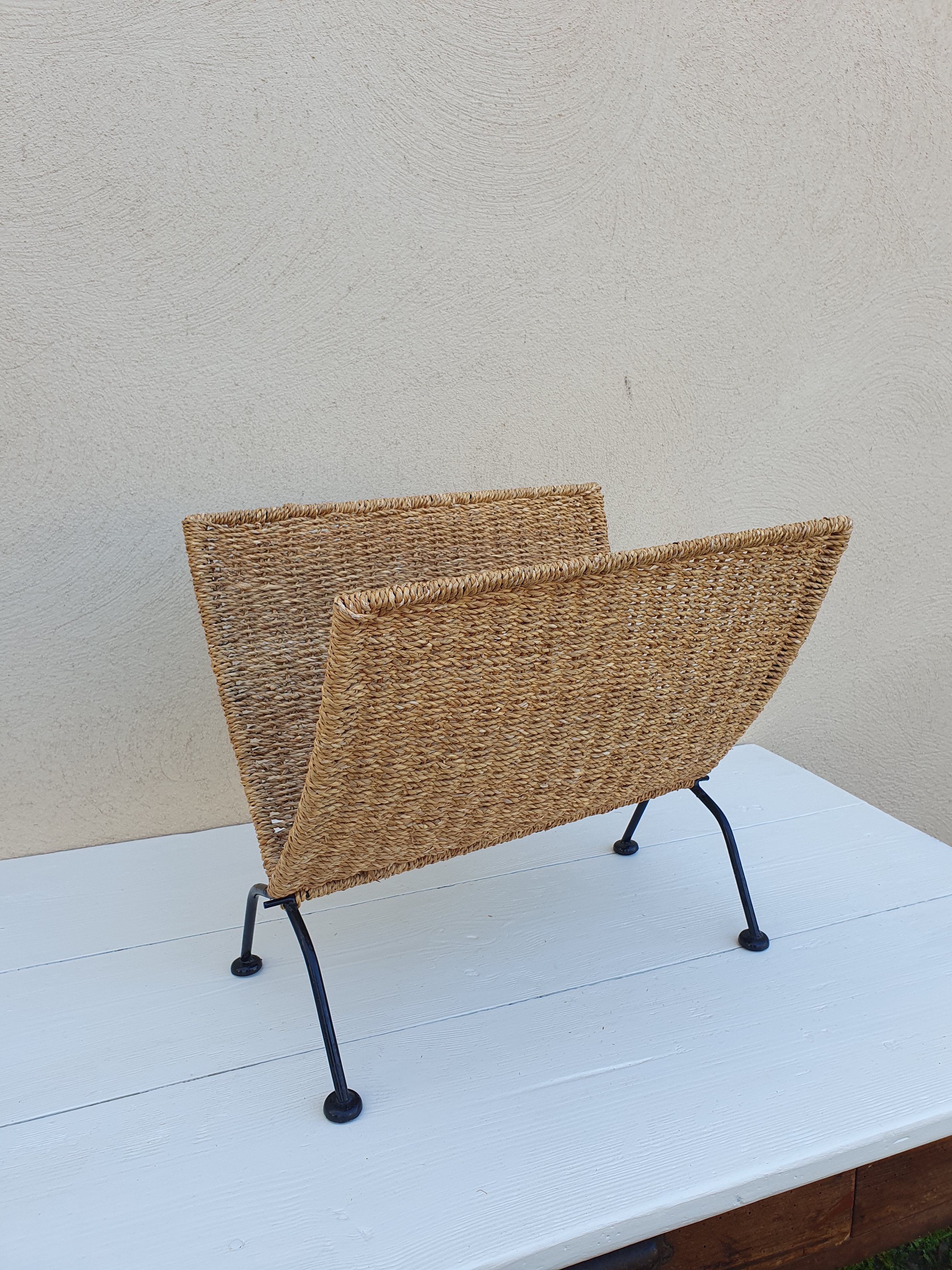 Vintage 60s magazine holder