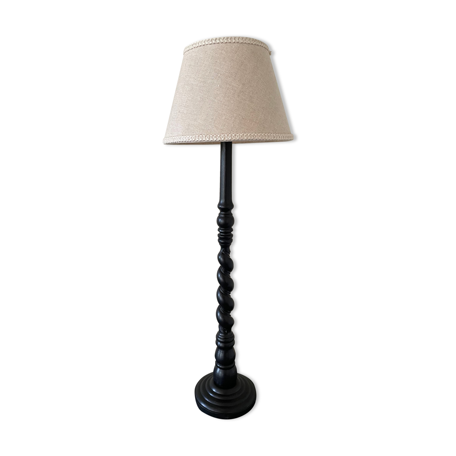 Twisted wood lamp