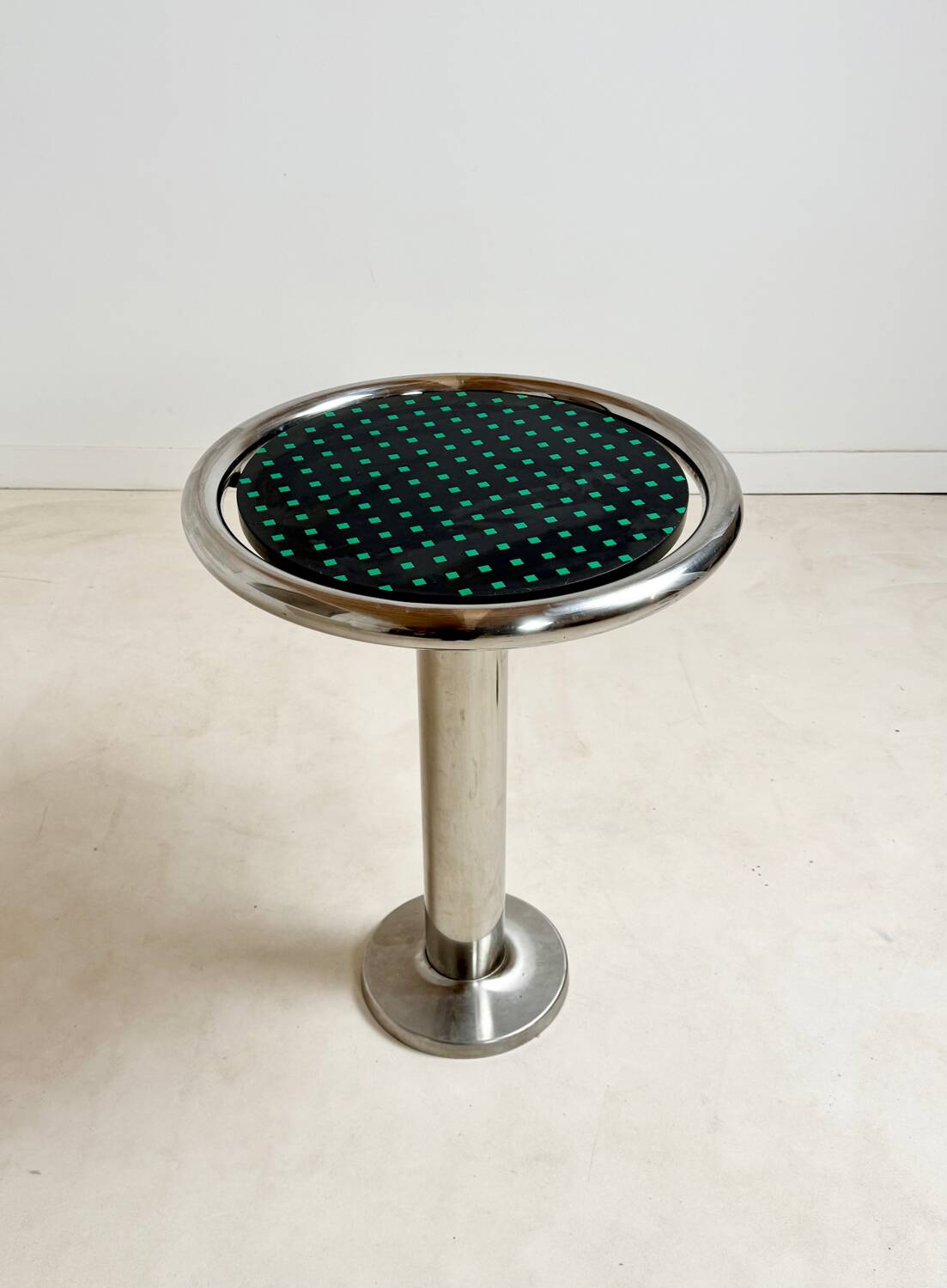 Table d’appoint chromée