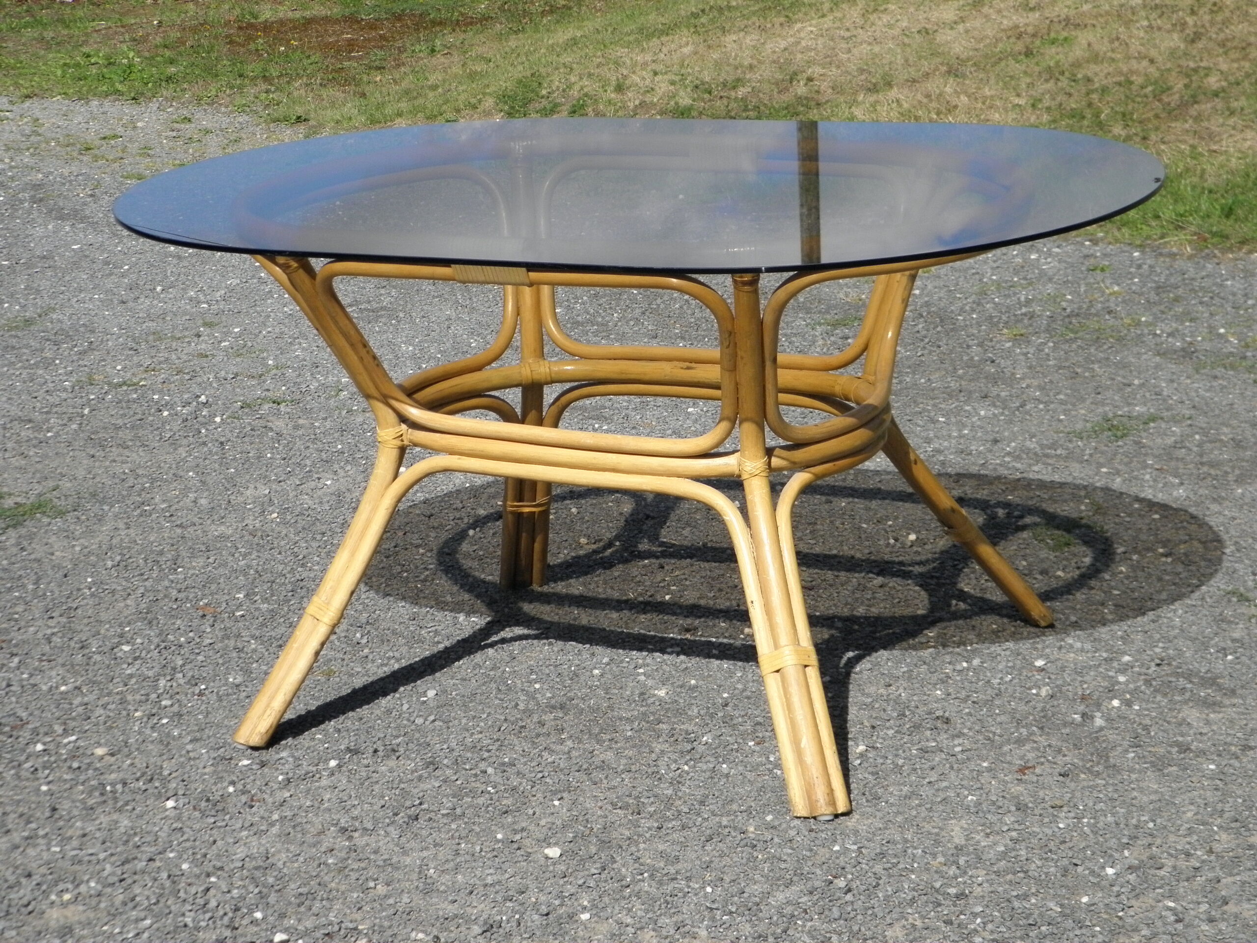 Table rattan and smoked glass 70s
