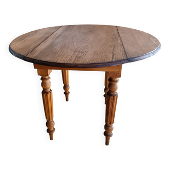 Round table with drop leaves in Louis XVI style