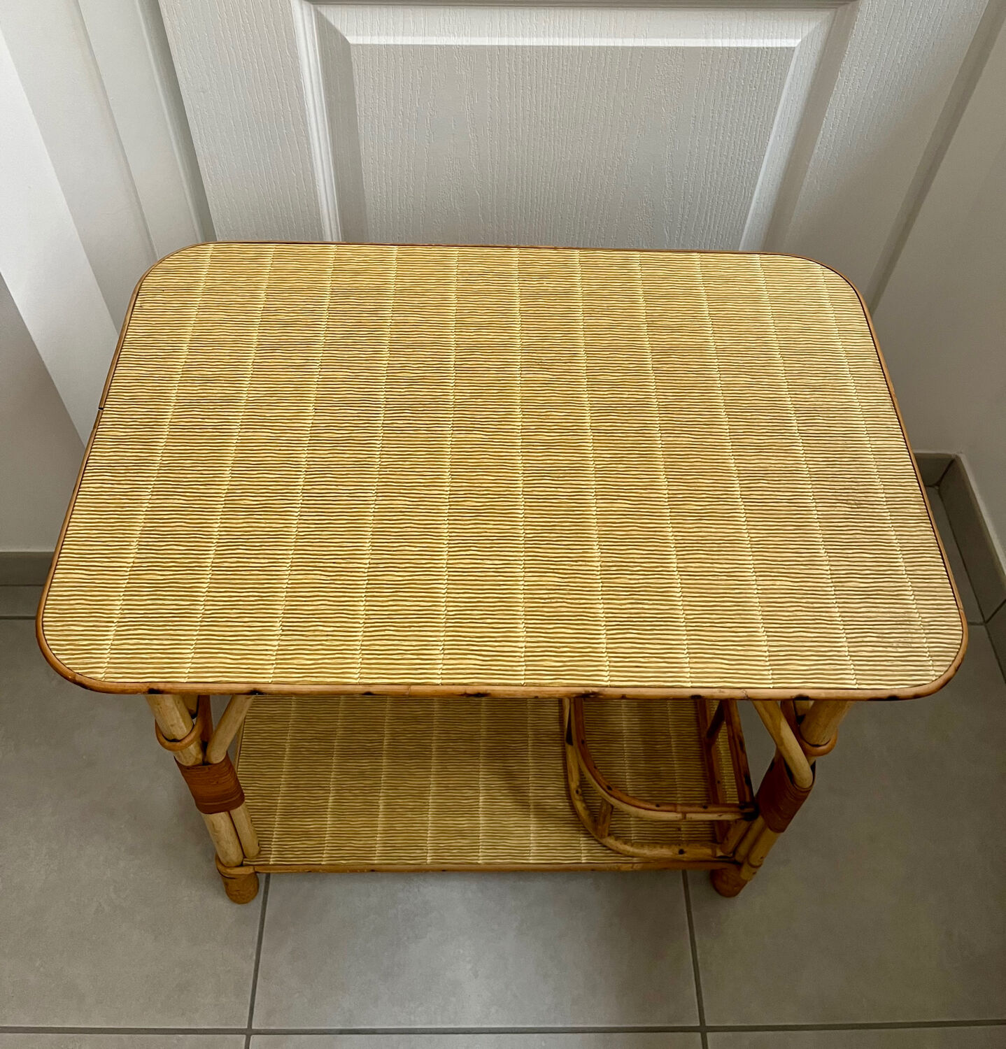 Desserte bar en rotin vintage 2 niveaux