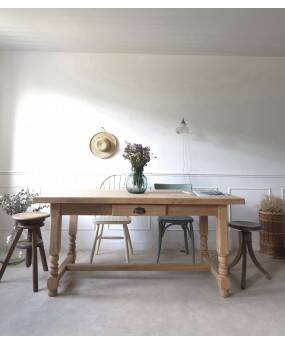 Farm table