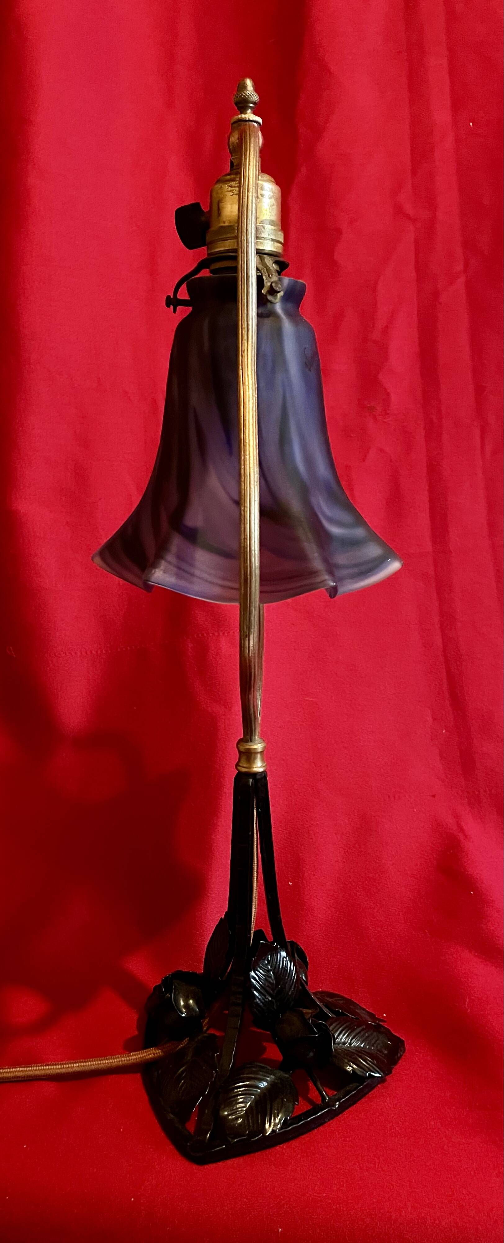 Art Deco lamp, in wrought iron and brass, "Vianne" lampshade, 1930s