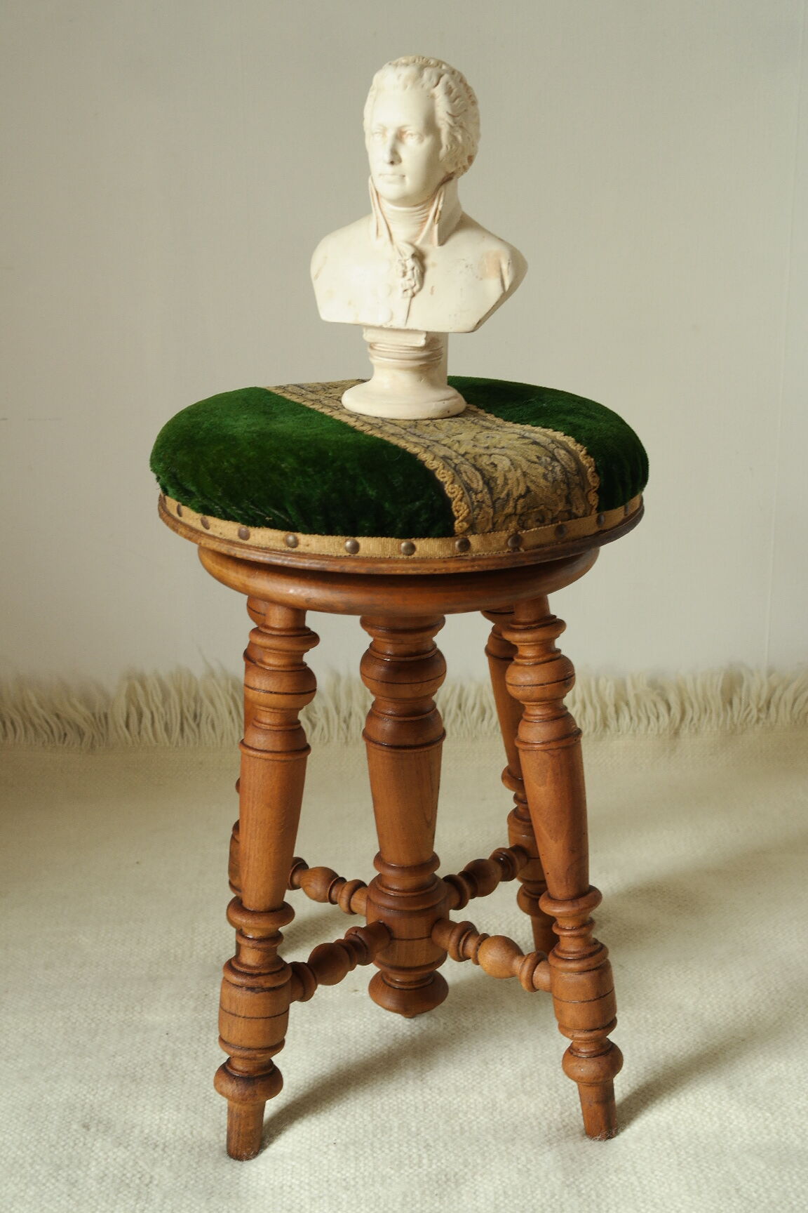 Napoleon III piano stool