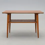 Table basse vintage scandinave en teck avec étagère tressée - années 60