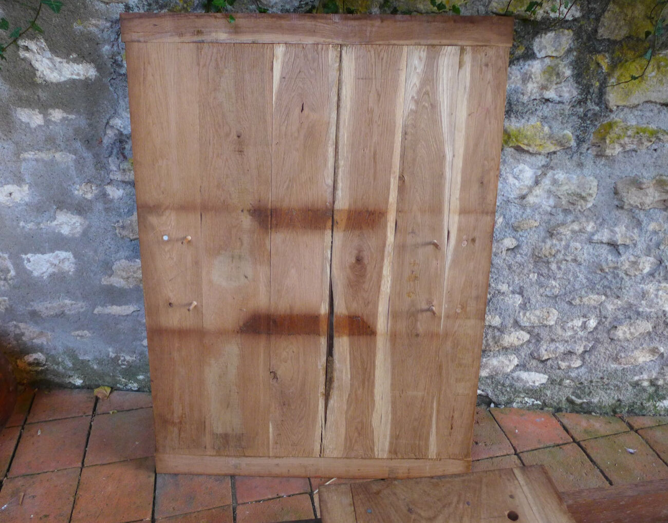 Extendable farm table