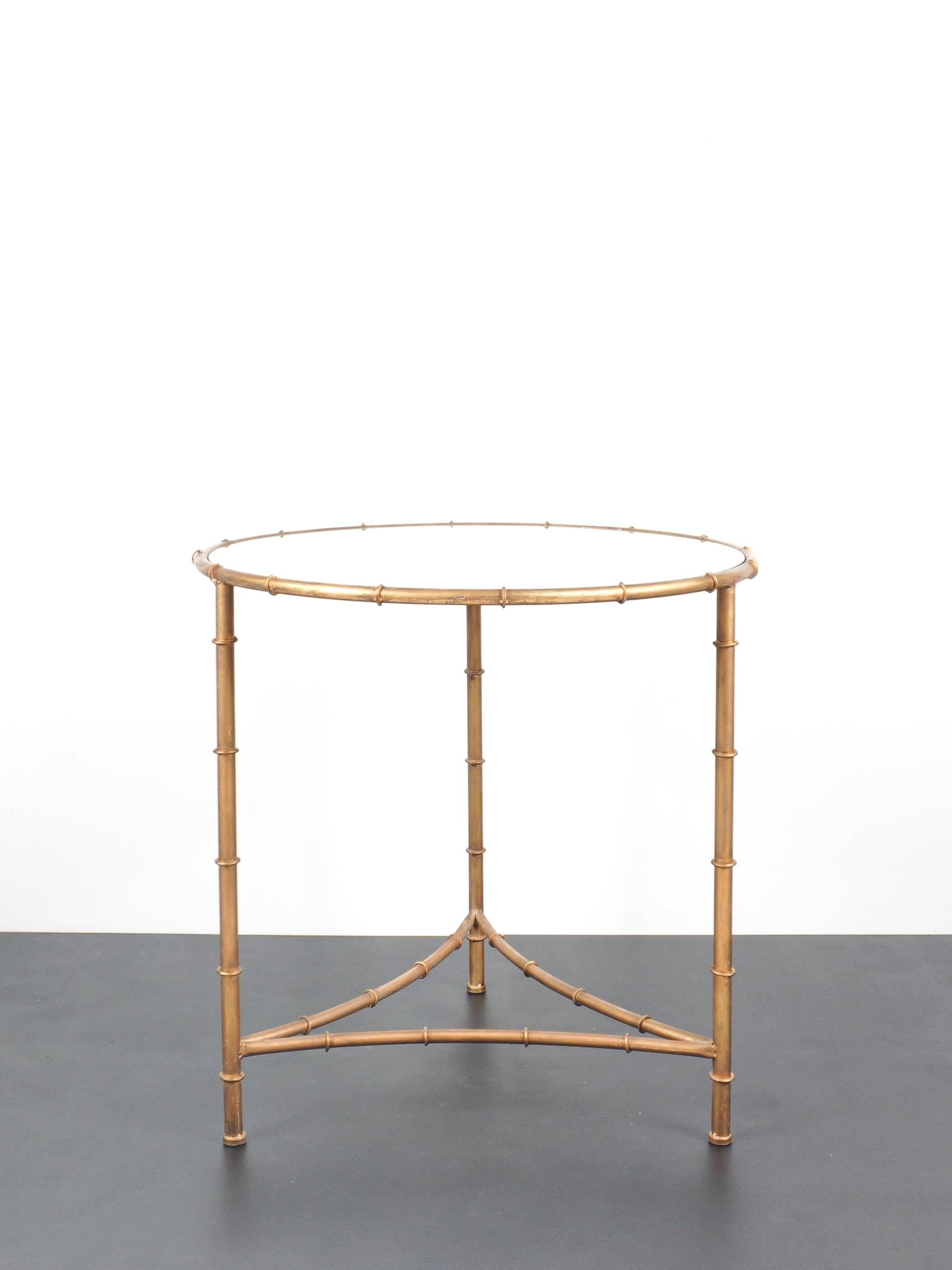 Vintage table / side table in gold metal with a mirrored top.