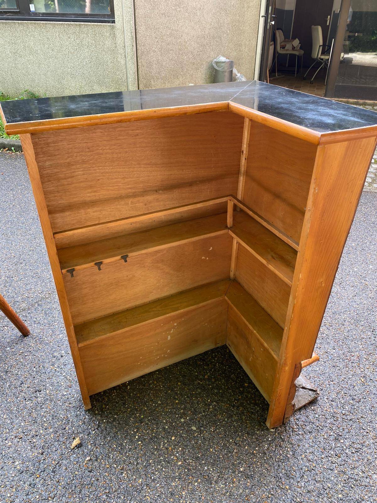 Brutalist wooden bar cabinet with 2 stools