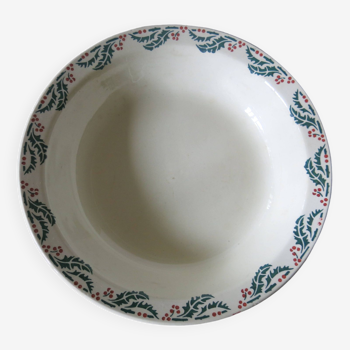 Slightly hollow round serving dish from Moulin des loups model "Houx" in good condition