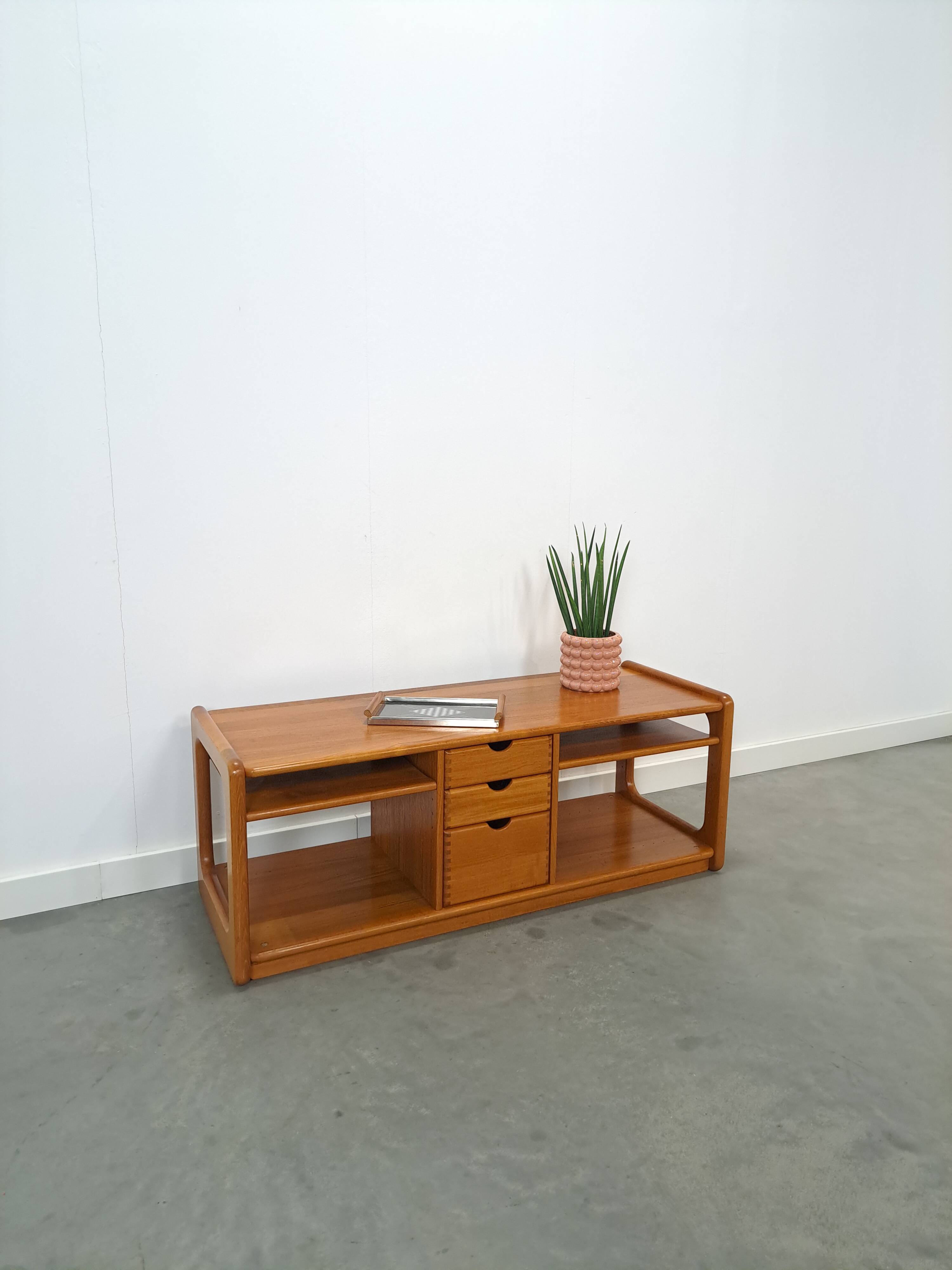 Deens design teck Dyrlund cd tv meuble vintage