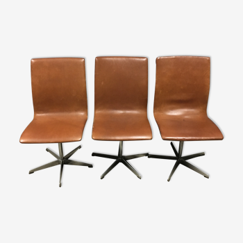 3 chaises Oxford en cuir d'Arne Jacobsen