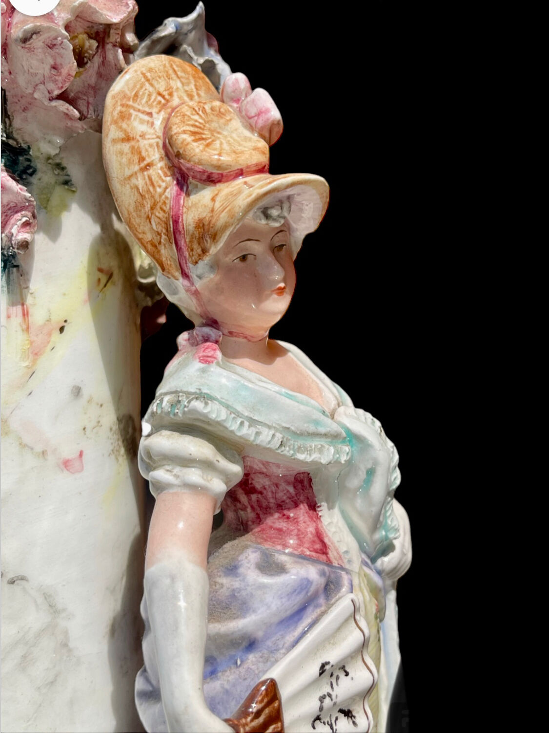 Paire de vases en barbotine
