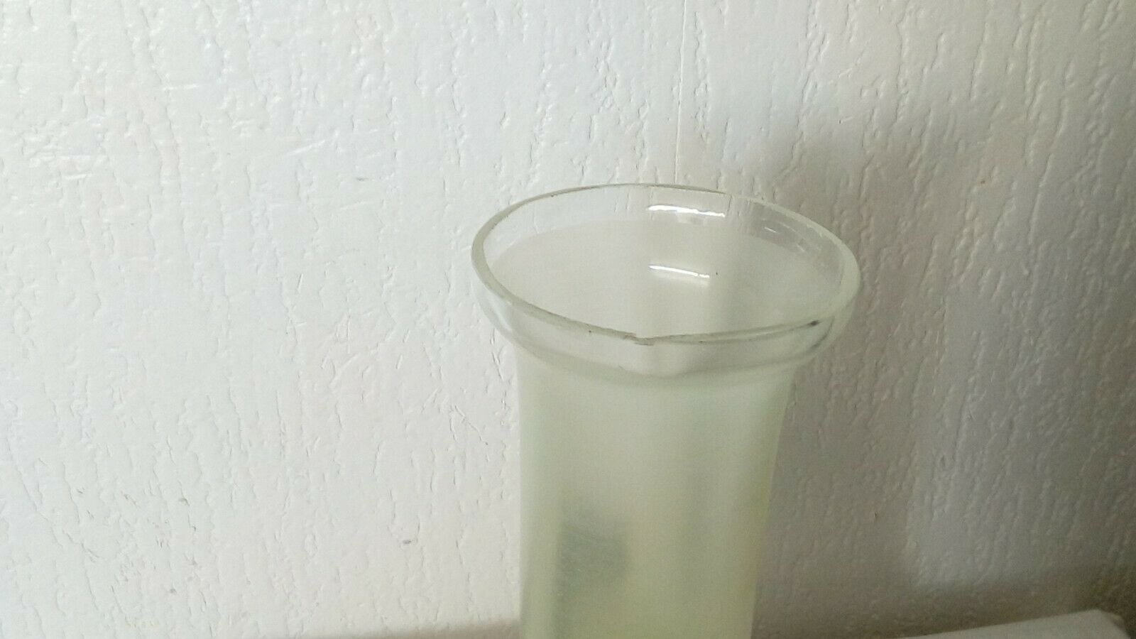 Vase en verre émaille
