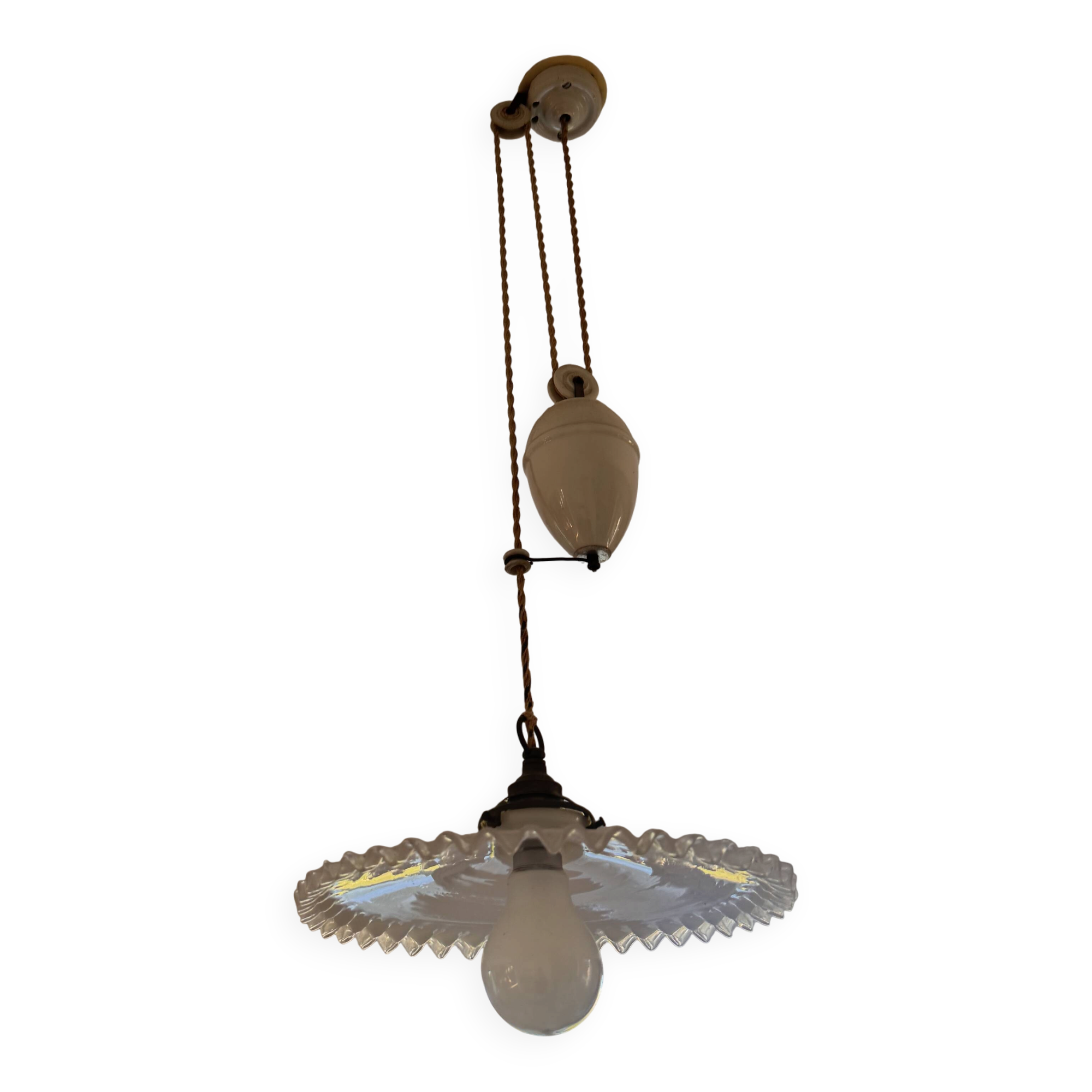 Vintage opaline suspension in the style of Arcopal & pulley porcelain.