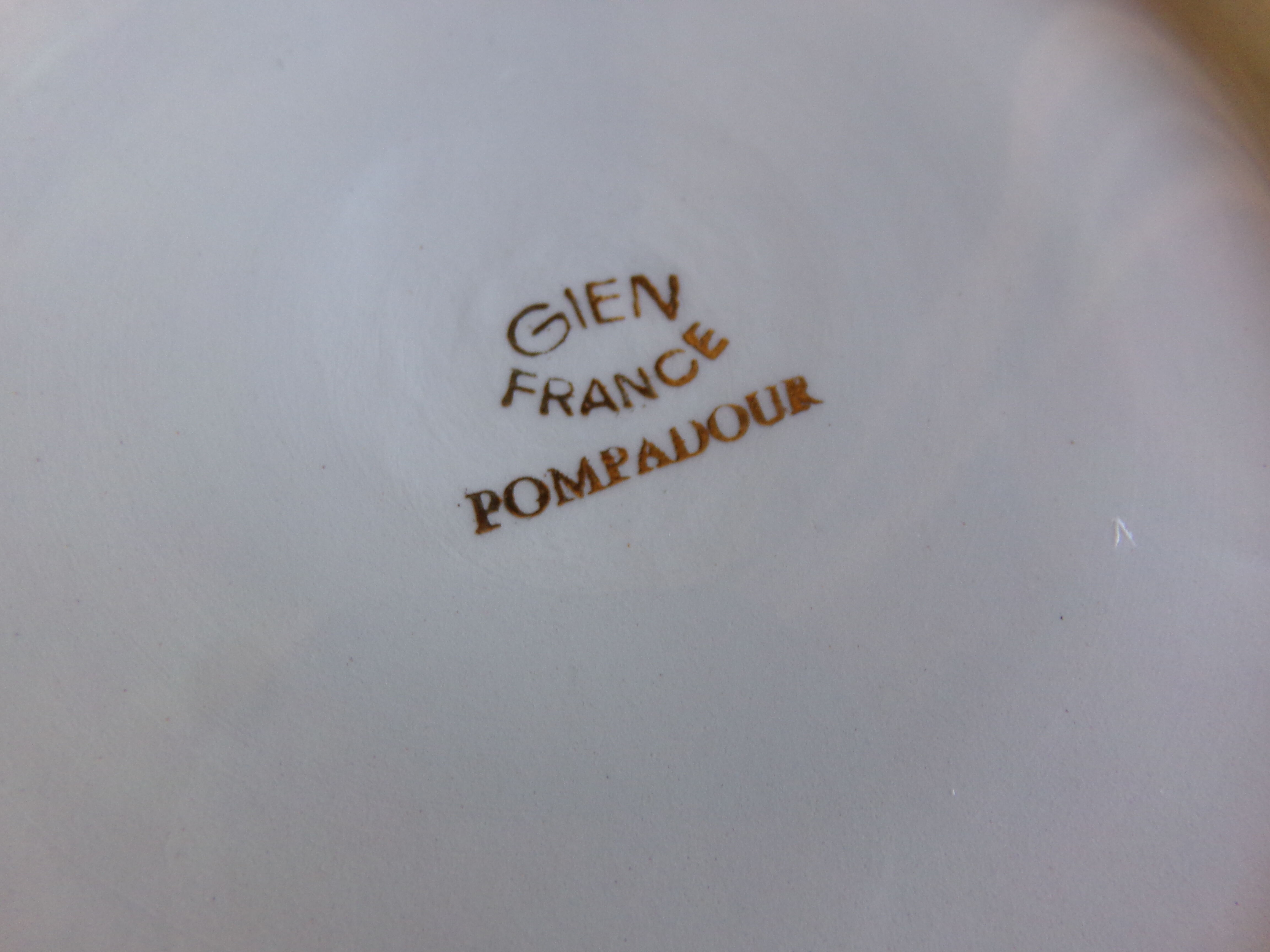 Salad bowl model "Pompadour" Faïencerie de Gien