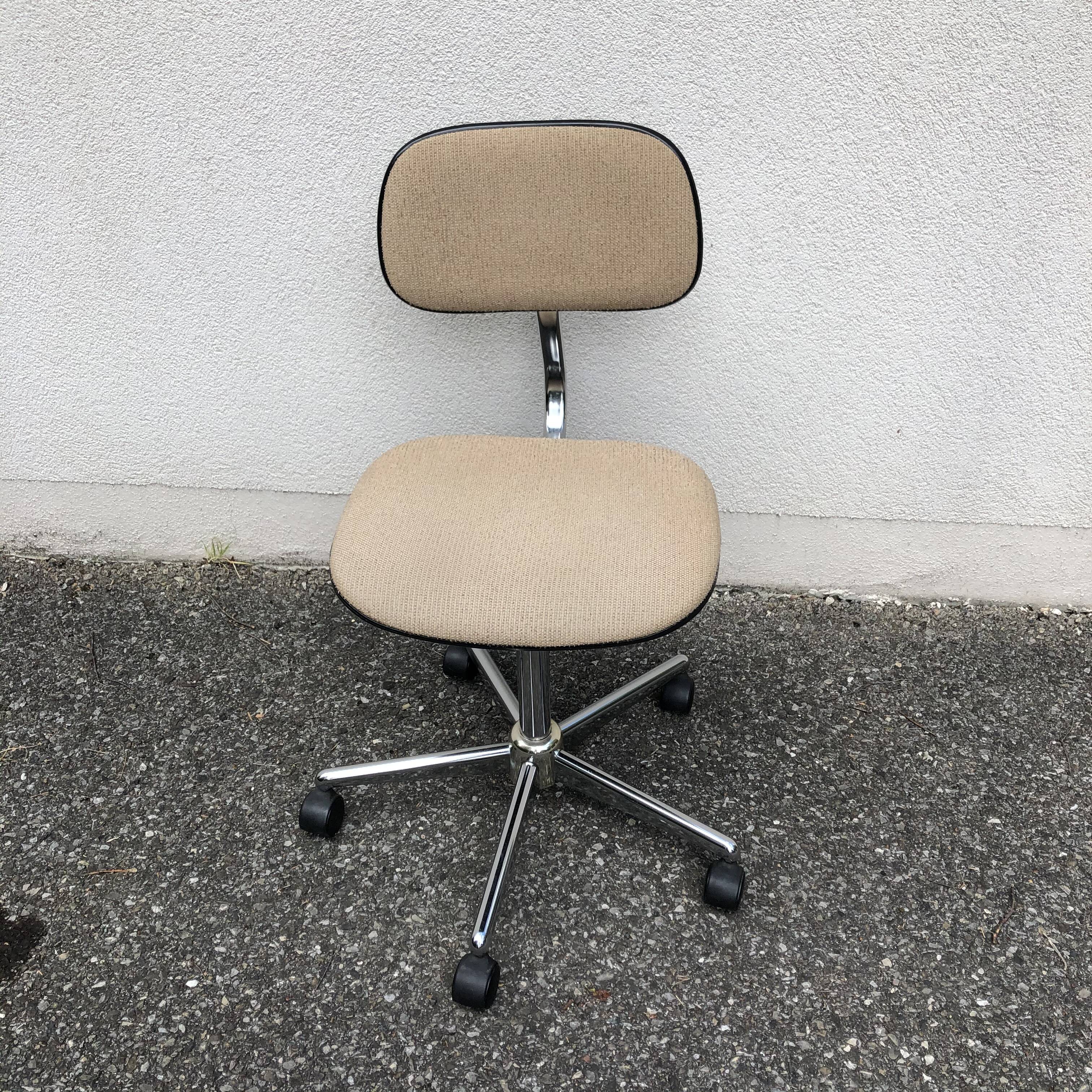 Desk chair
