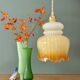 Suspension globe vintage en opaline blanche et ocre