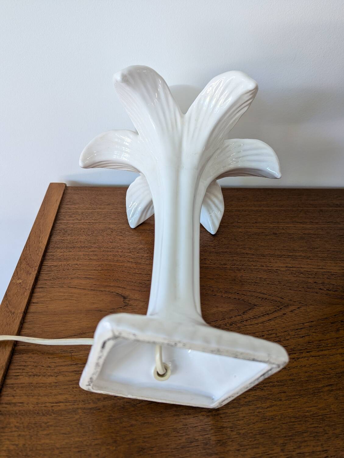Vintage 80s white ceramic palm lamp