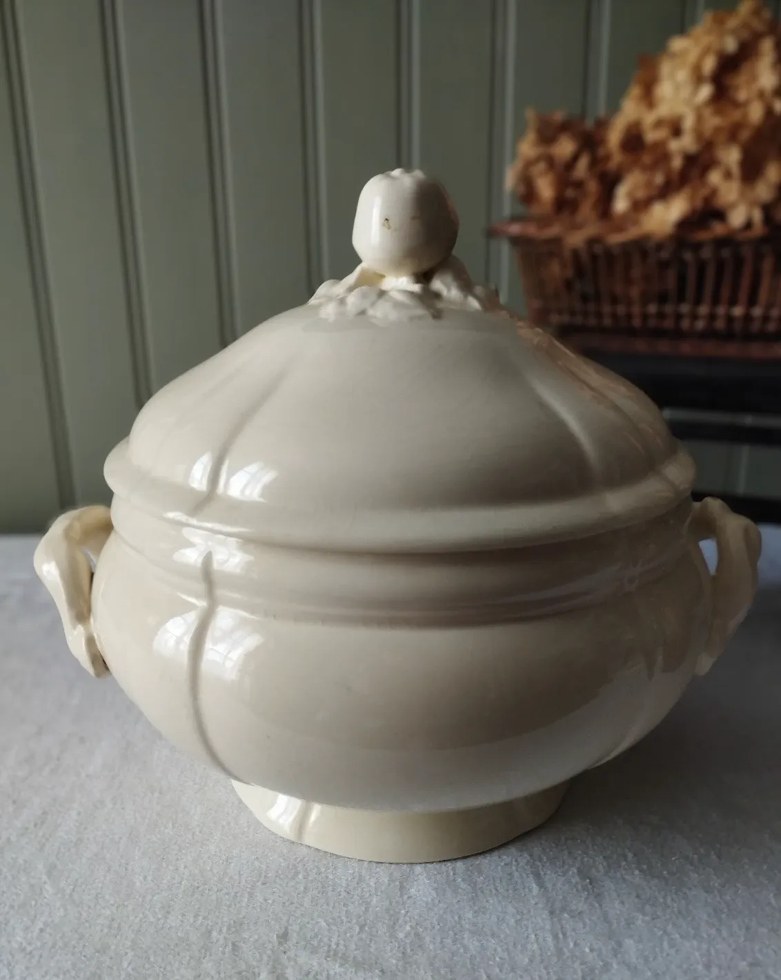 Antique soup tureen in ironstone from Sarreguemines Digoin service "Ivory".