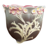 Antique cache-pot from the 1900s in majolica with a raised floral decoration in pink, very decorative.