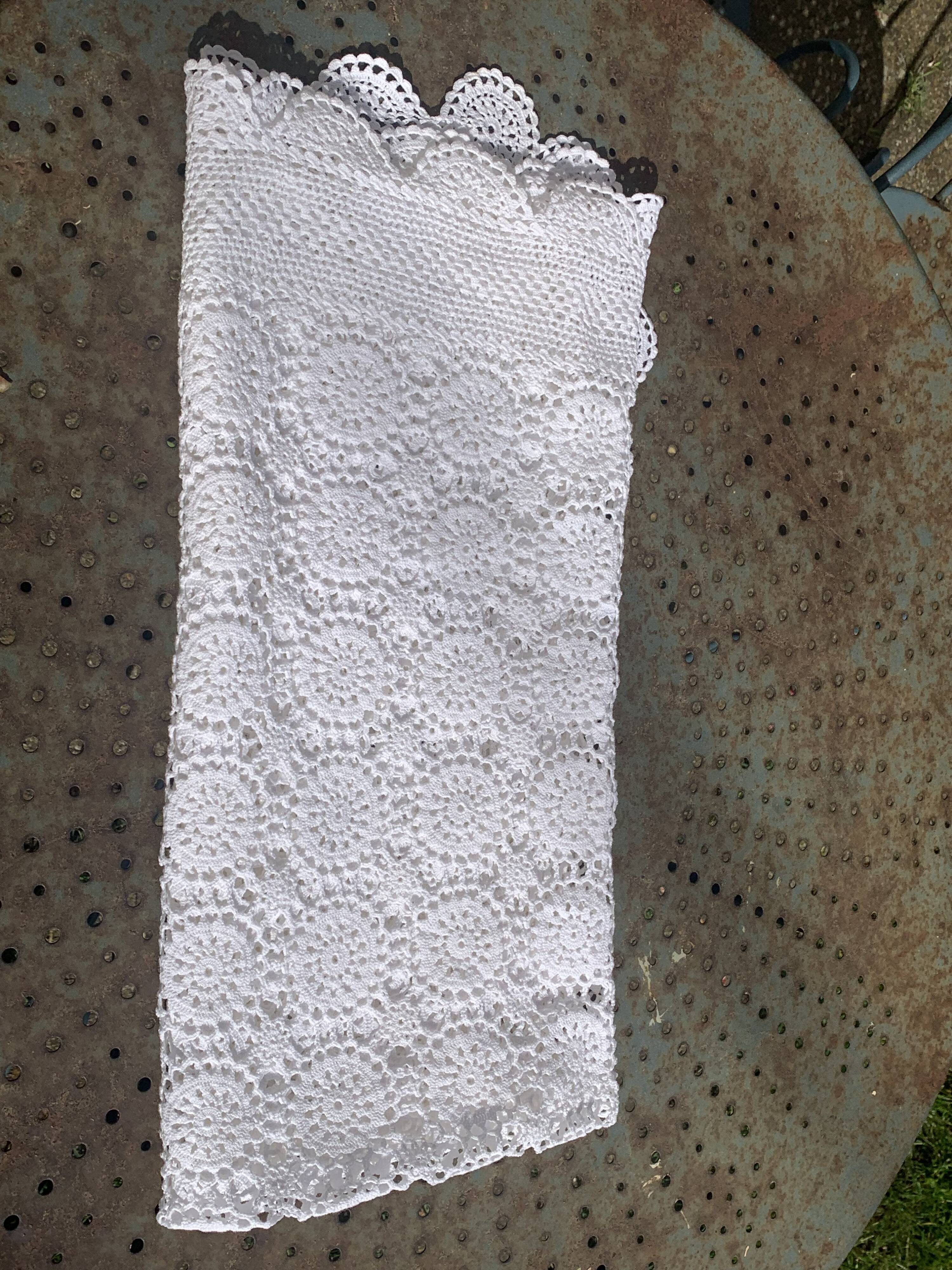 Tablecloth, crochet blanket in white cotton, artisanal and vintage