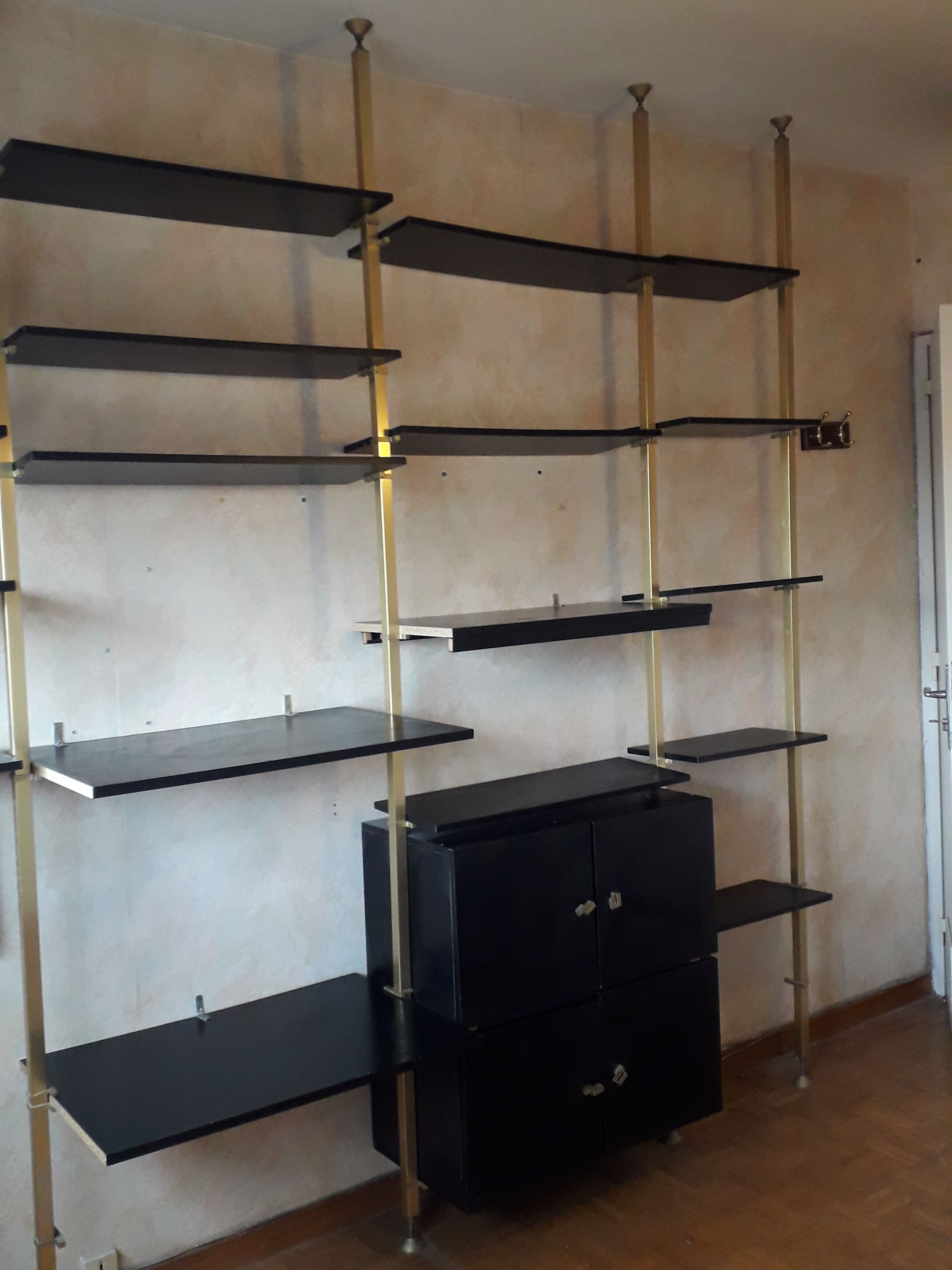 Shelf rock- telescopic wood